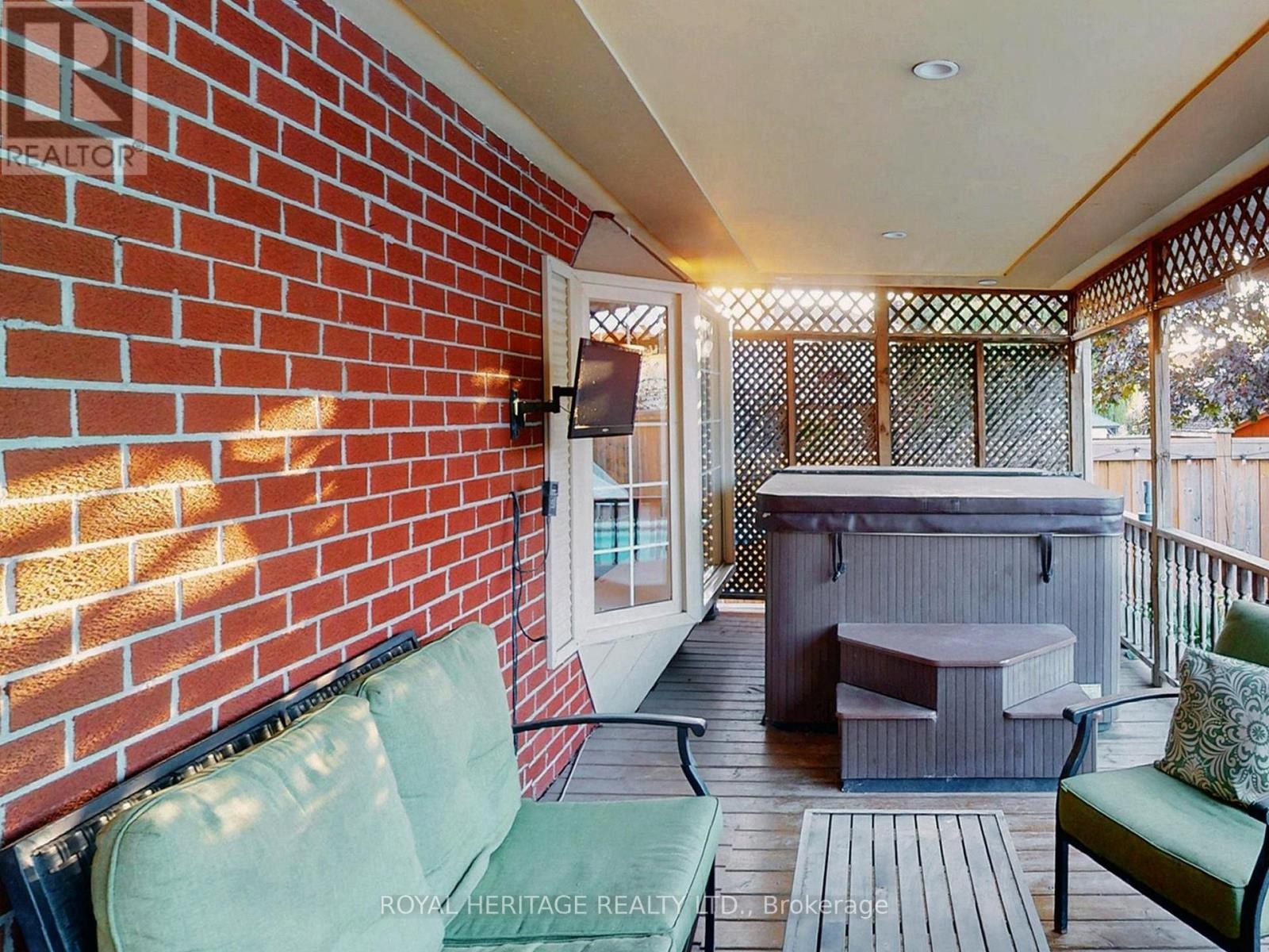 












138 WILLIAM STEPHENSON DRIVE

,
Whitby (Blue Grass Meadows),




Ontario
L1N8V3

