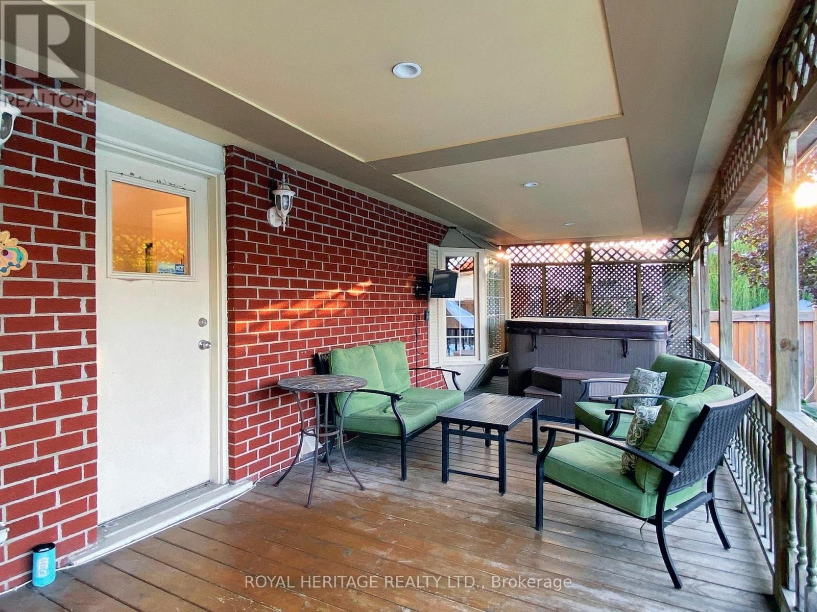 












138 WILLIAM STEPHENSON DRIVE

,
Whitby (Blue Grass Meadows),




Ontario
L1N8V3

