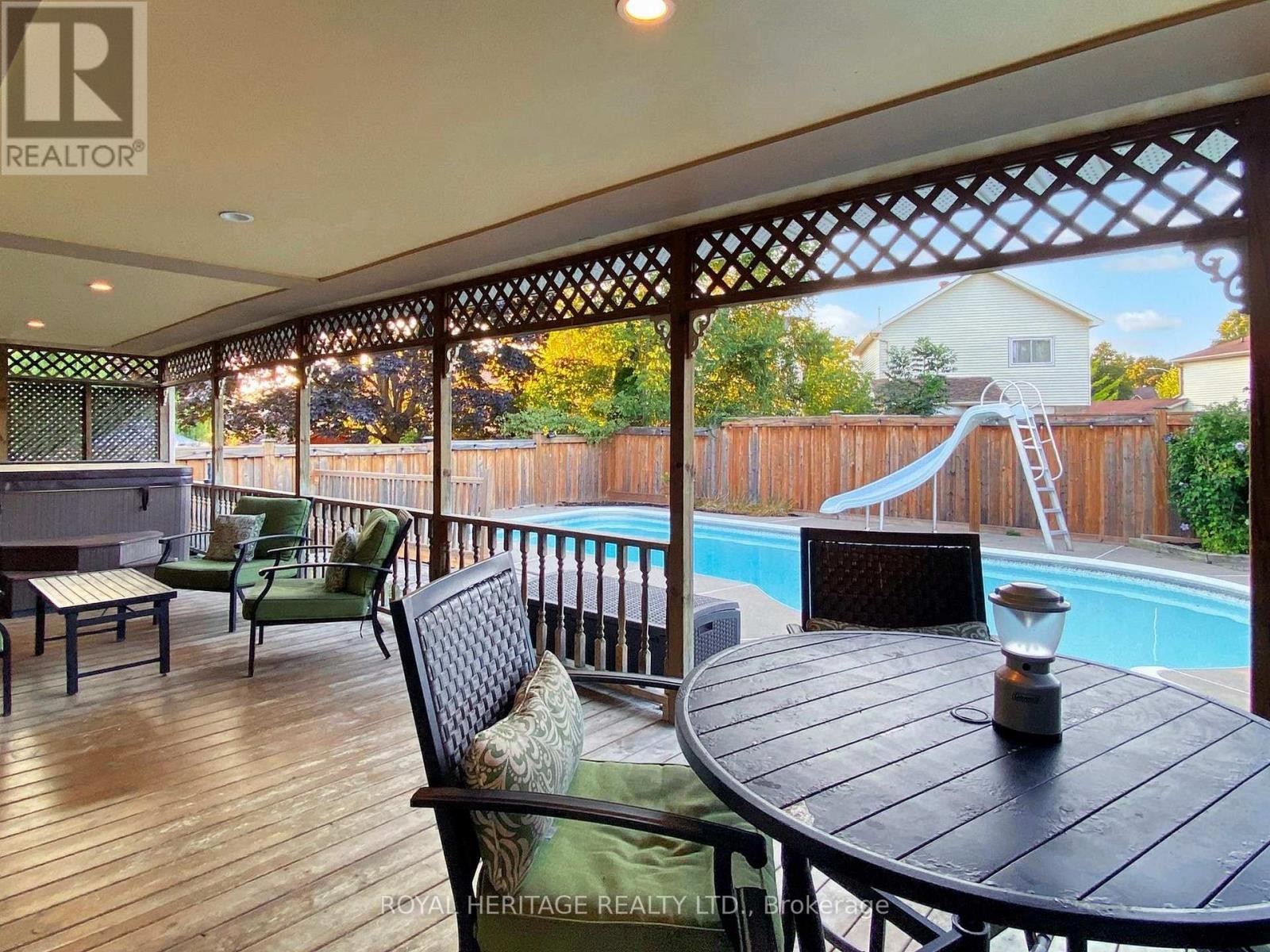 












138 WILLIAM STEPHENSON DRIVE

,
Whitby (Blue Grass Meadows),




Ontario
L1N8V3

