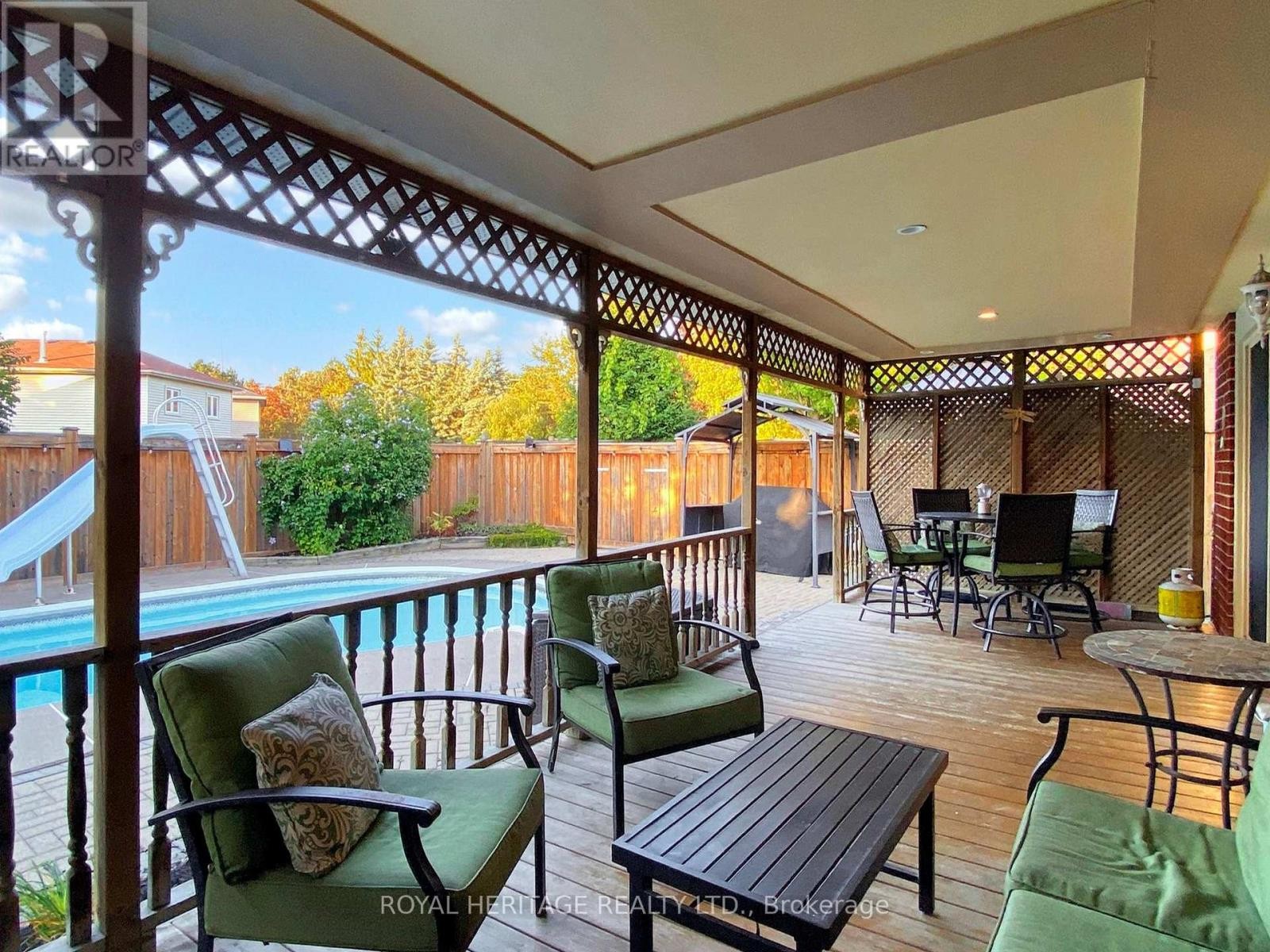 












138 WILLIAM STEPHENSON DRIVE

,
Whitby (Blue Grass Meadows),




Ontario
L1N8V3

