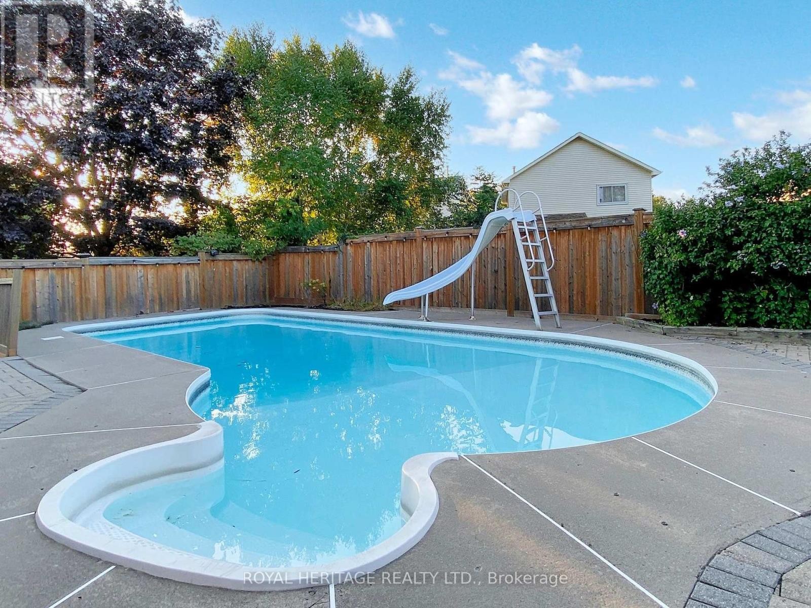 












138 WILLIAM STEPHENSON DRIVE

,
Whitby (Blue Grass Meadows),




Ontario
L1N8V3

