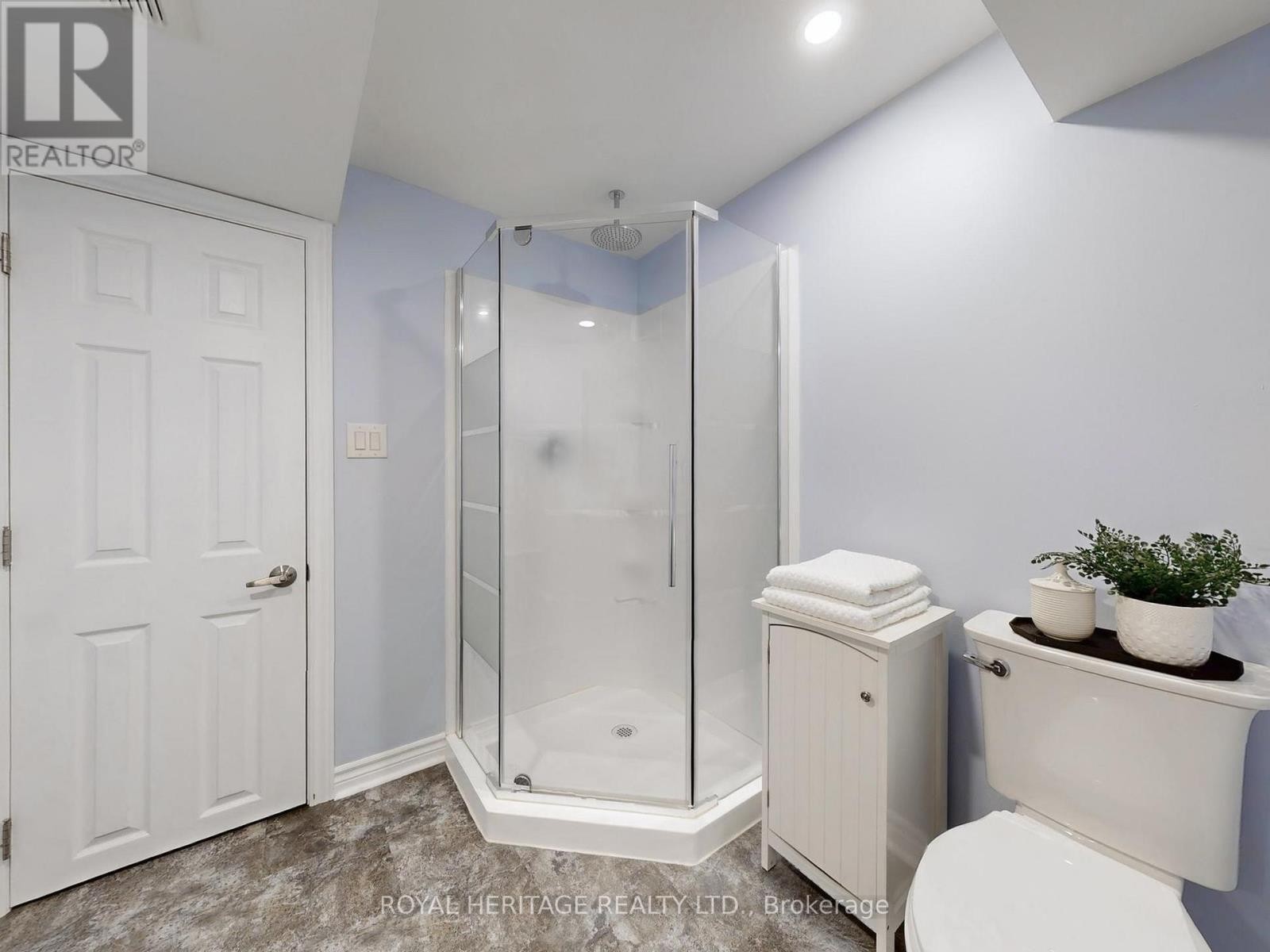 












138 WILLIAM STEPHENSON DRIVE

,
Whitby (Blue Grass Meadows),




Ontario
L1N8V3

