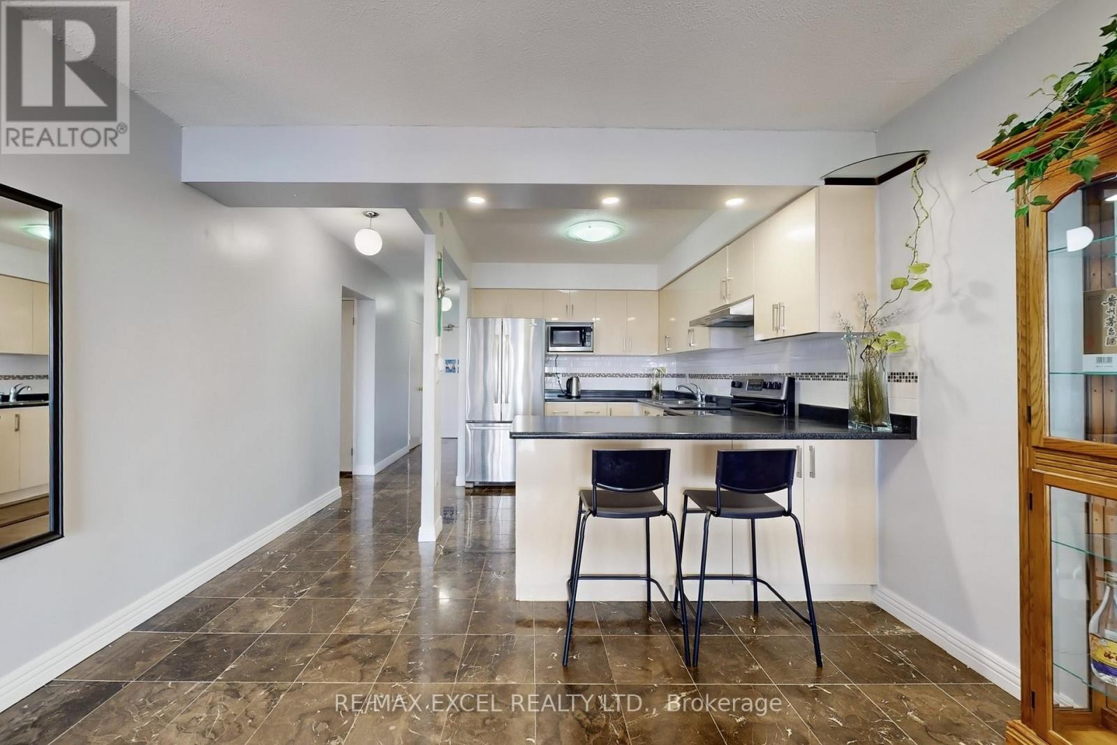 












1708 - 4101 SHEPPARD AVENUE E

,
Toronto (Agincourt South-Malvern West),




Ontario
M1S3H3

