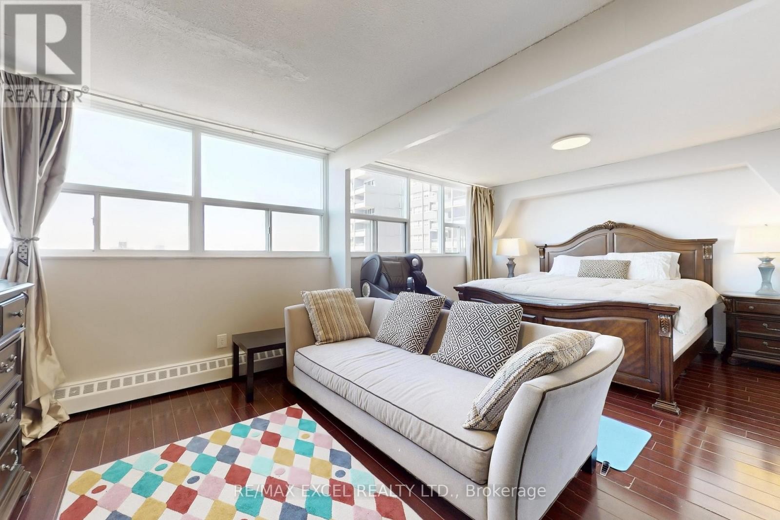 












1708 - 4101 SHEPPARD AVENUE E

,
Toronto (Agincourt South-Malvern West),




Ontario
M1S3H3


