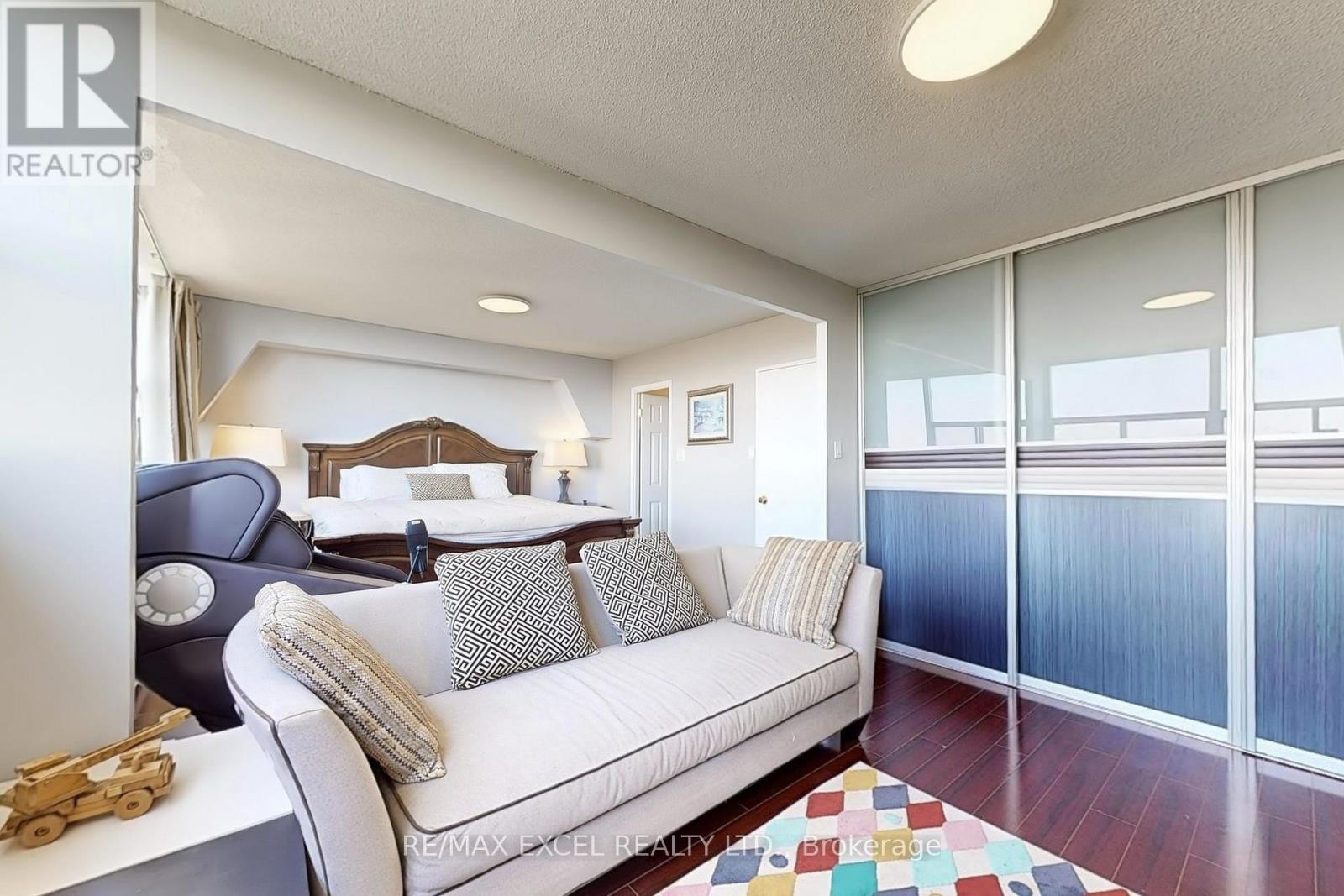 












1708 - 4101 SHEPPARD AVENUE E

,
Toronto (Agincourt South-Malvern West),




Ontario
M1S3H3

