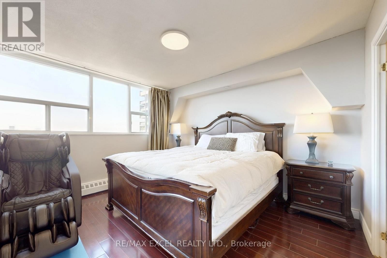 












1708 - 4101 SHEPPARD AVENUE E

,
Toronto (Agincourt South-Malvern West),




Ontario
M1S3H3


