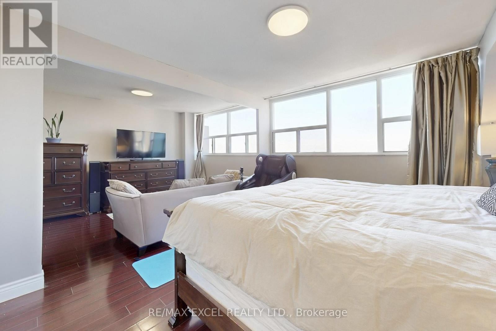 












1708 - 4101 SHEPPARD AVENUE E

,
Toronto (Agincourt South-Malvern West),




Ontario
M1S3H3

