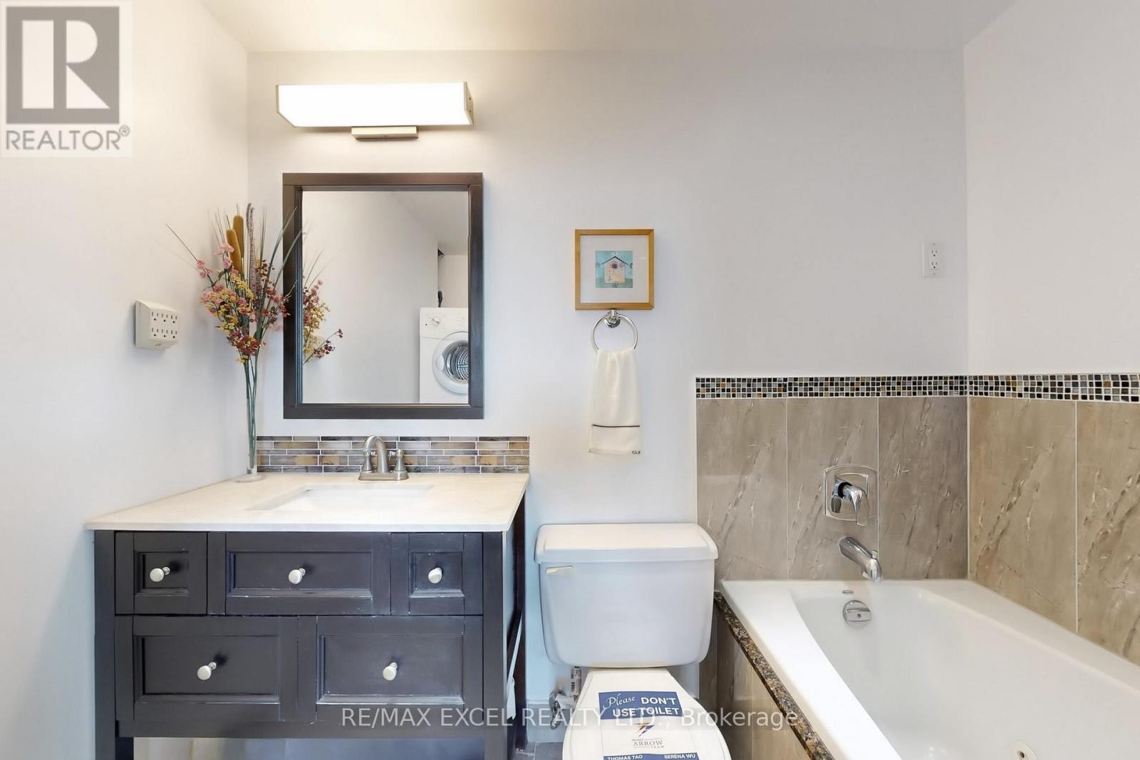












1708 - 4101 SHEPPARD AVENUE E

,
Toronto (Agincourt South-Malvern West),




Ontario
M1S3H3

