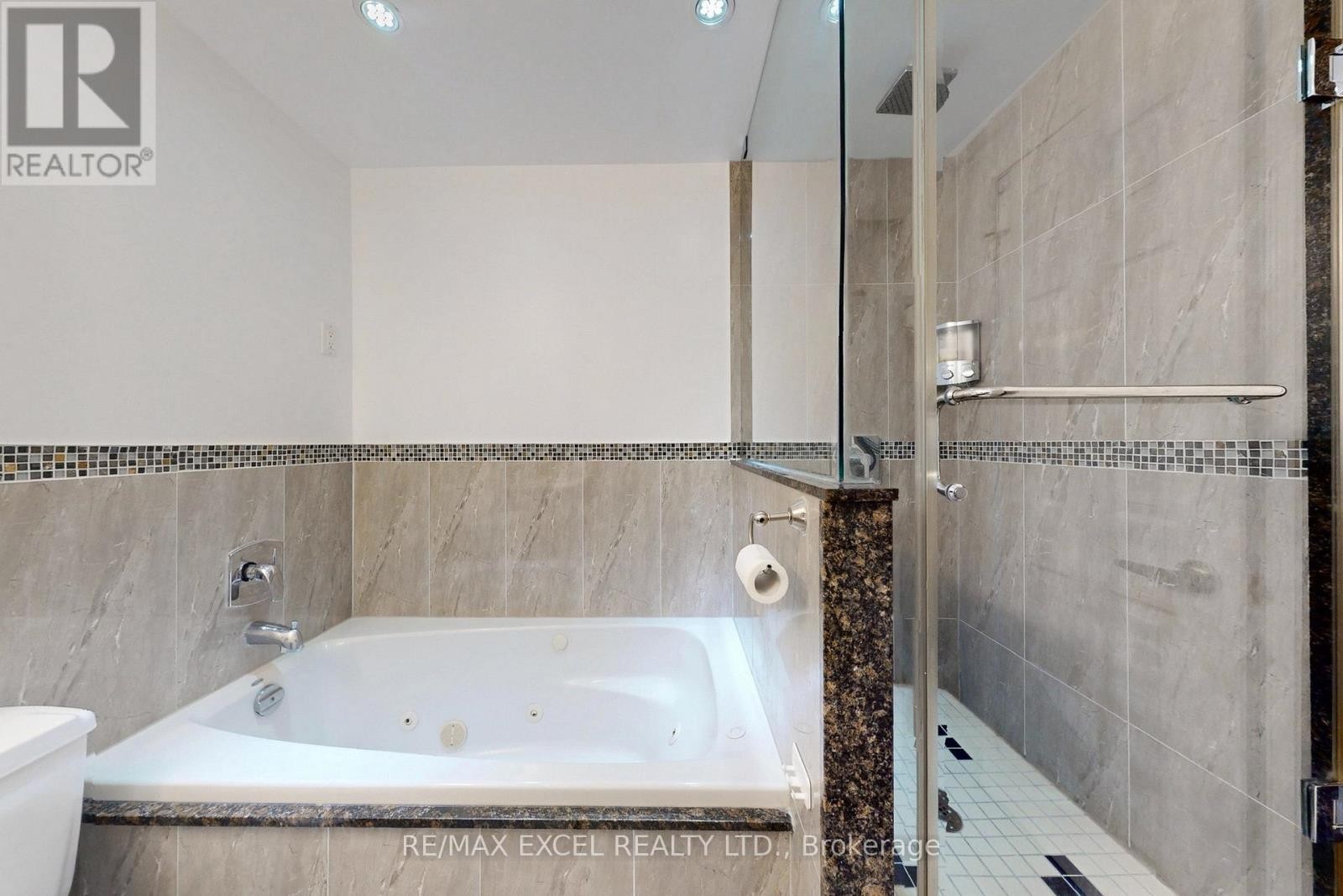 












1708 - 4101 SHEPPARD AVENUE E

,
Toronto (Agincourt South-Malvern West),




Ontario
M1S3H3

