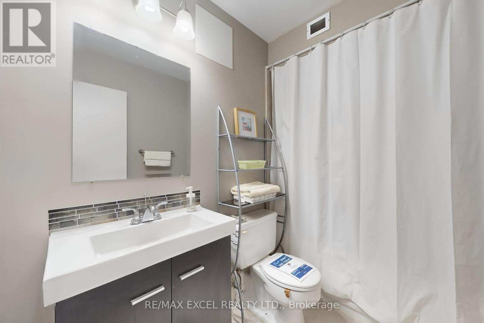 












1708 - 4101 SHEPPARD AVENUE E

,
Toronto (Agincourt South-Malvern West),




Ontario
M1S3H3

