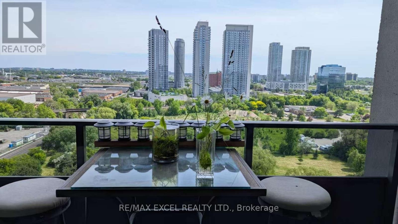 












1708 - 4101 SHEPPARD AVENUE E

,
Toronto (Agincourt South-Malvern West),




Ontario
M1S3H3

