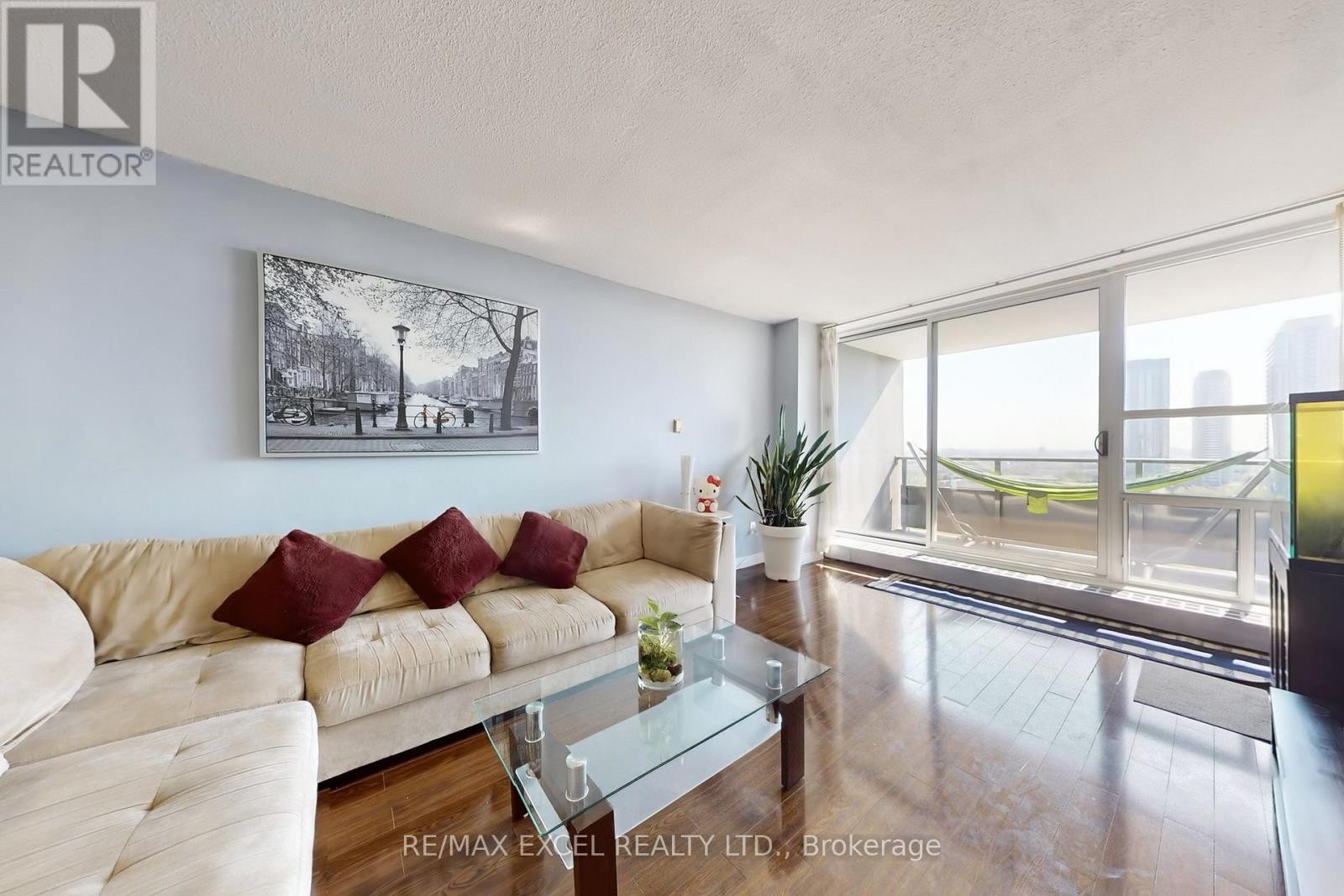












1708 - 4101 SHEPPARD AVENUE E

,
Toronto (Agincourt South-Malvern West),




Ontario
M1S3H3

