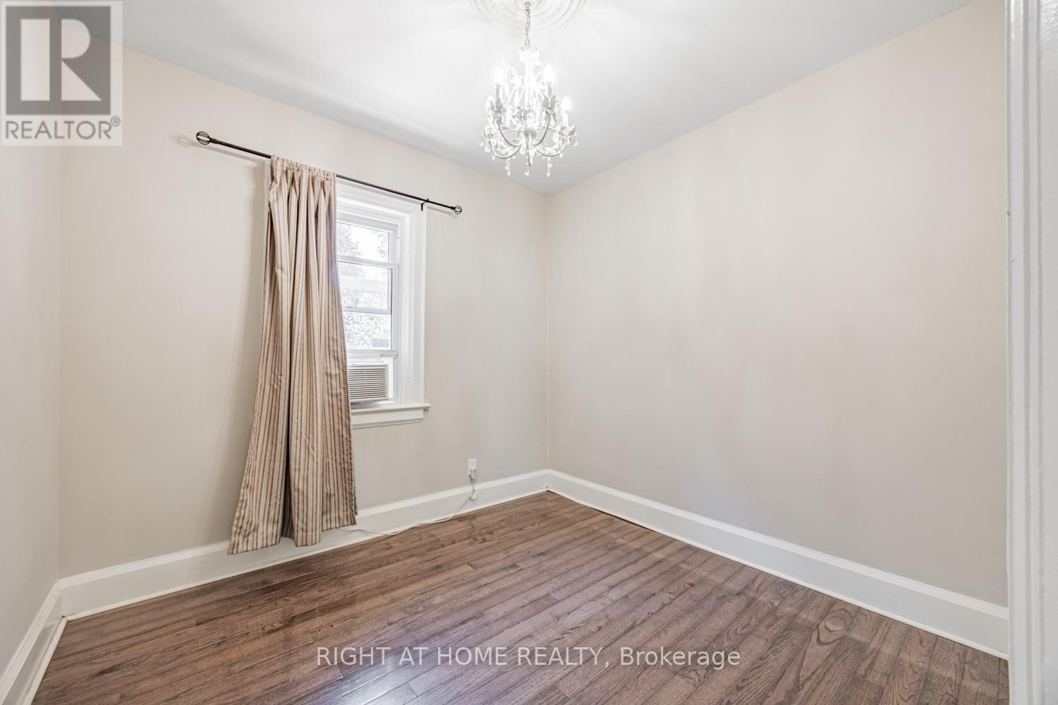 












390 JARVIS STREET

,
Oshawa (O'Neill),




Ontario
L1G5L2


