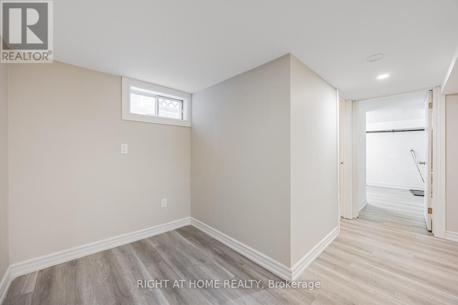 












390 JARVIS STREET

,
Oshawa (O'Neill),




Ontario
L1G5L2

