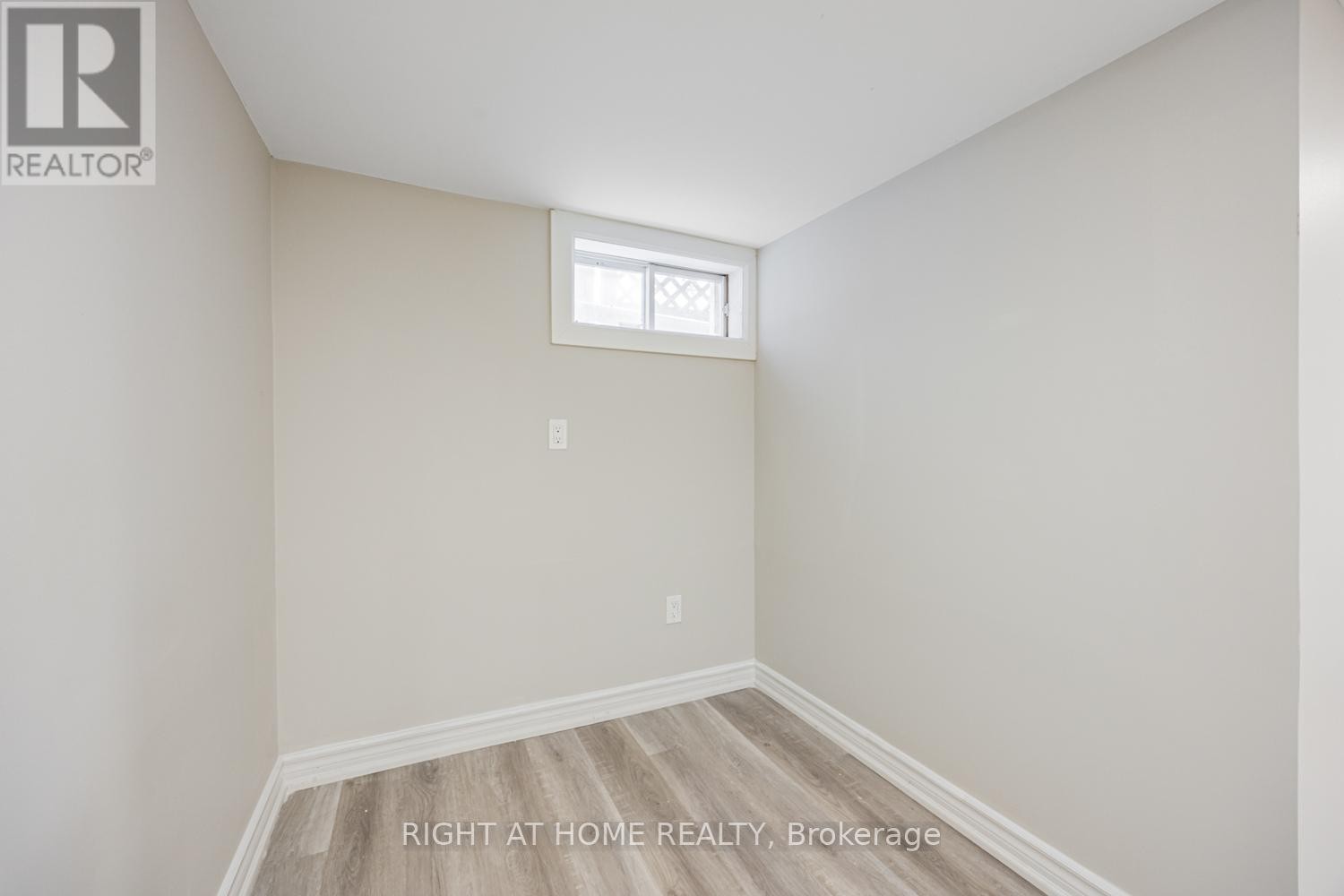 












390 JARVIS STREET

,
Oshawa (O'Neill),




Ontario
L1G5L2

