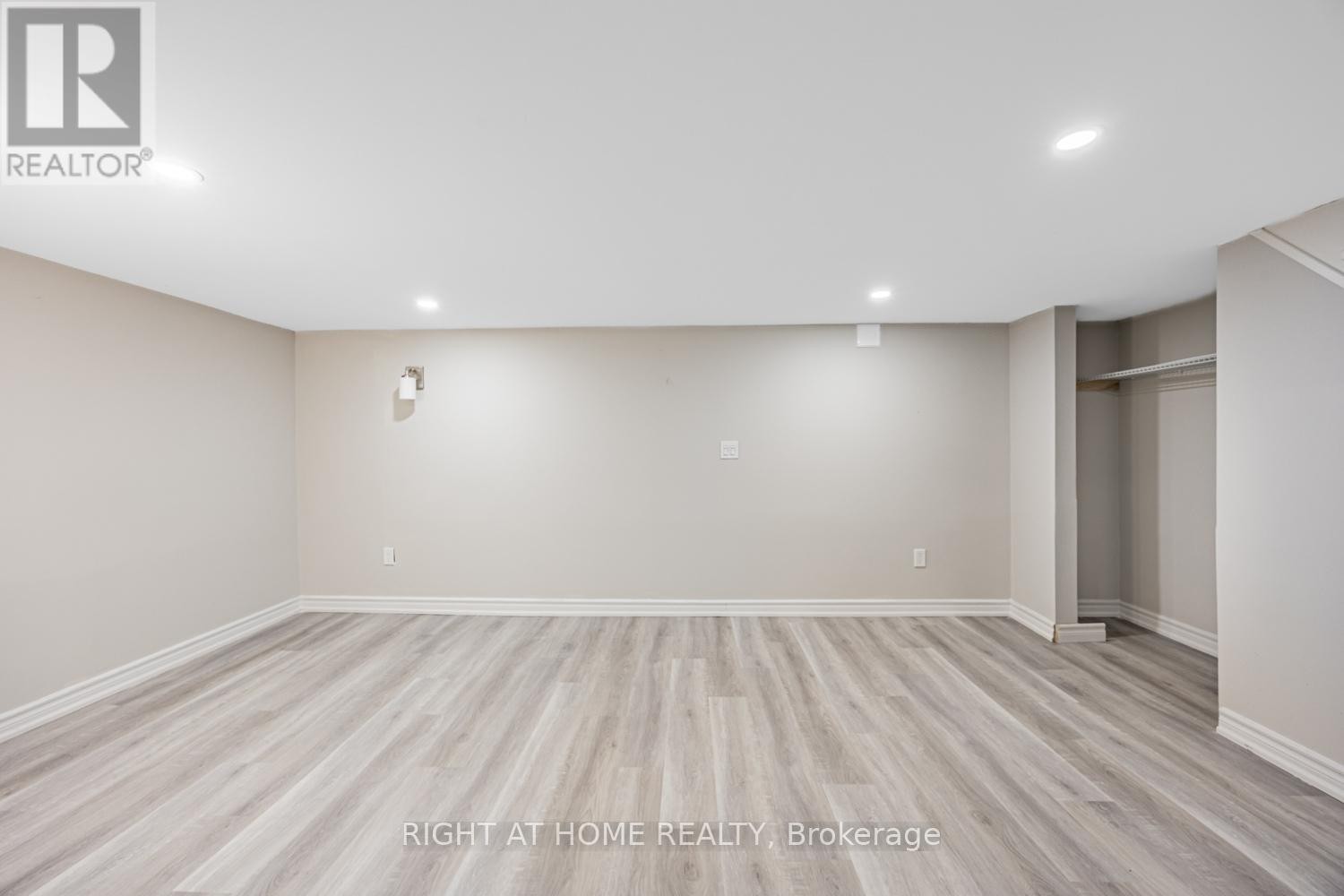 












390 JARVIS STREET

,
Oshawa (O'Neill),




Ontario
L1G5L2

