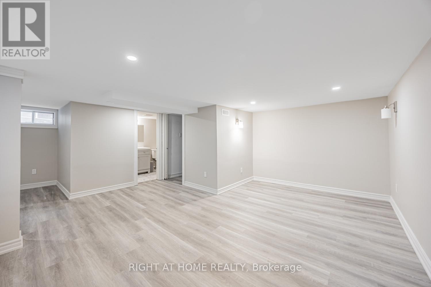 












390 JARVIS STREET

,
Oshawa (O'Neill),




Ontario
L1G5L2

