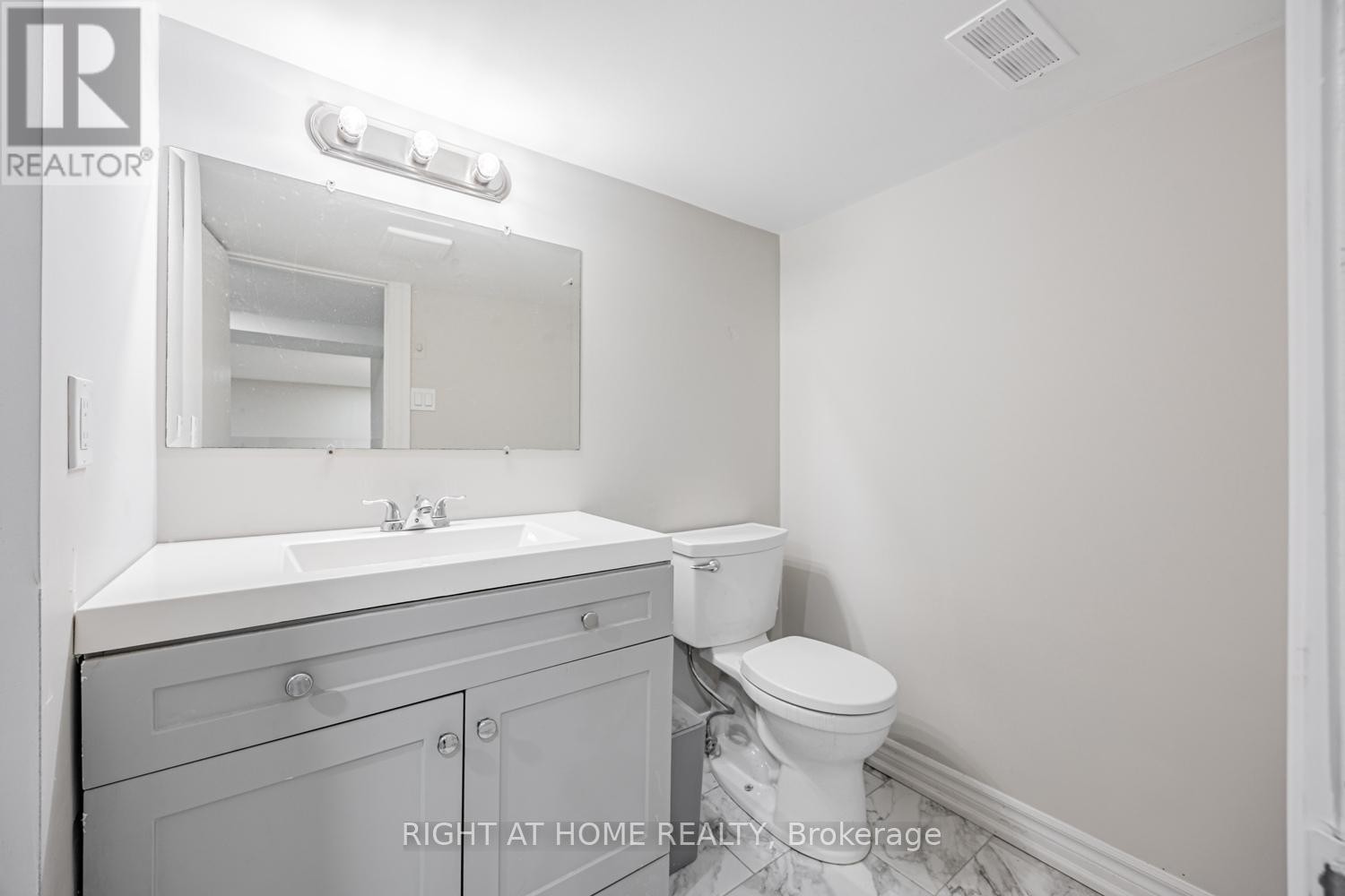 












390 JARVIS STREET

,
Oshawa (O'Neill),




Ontario
L1G5L2

