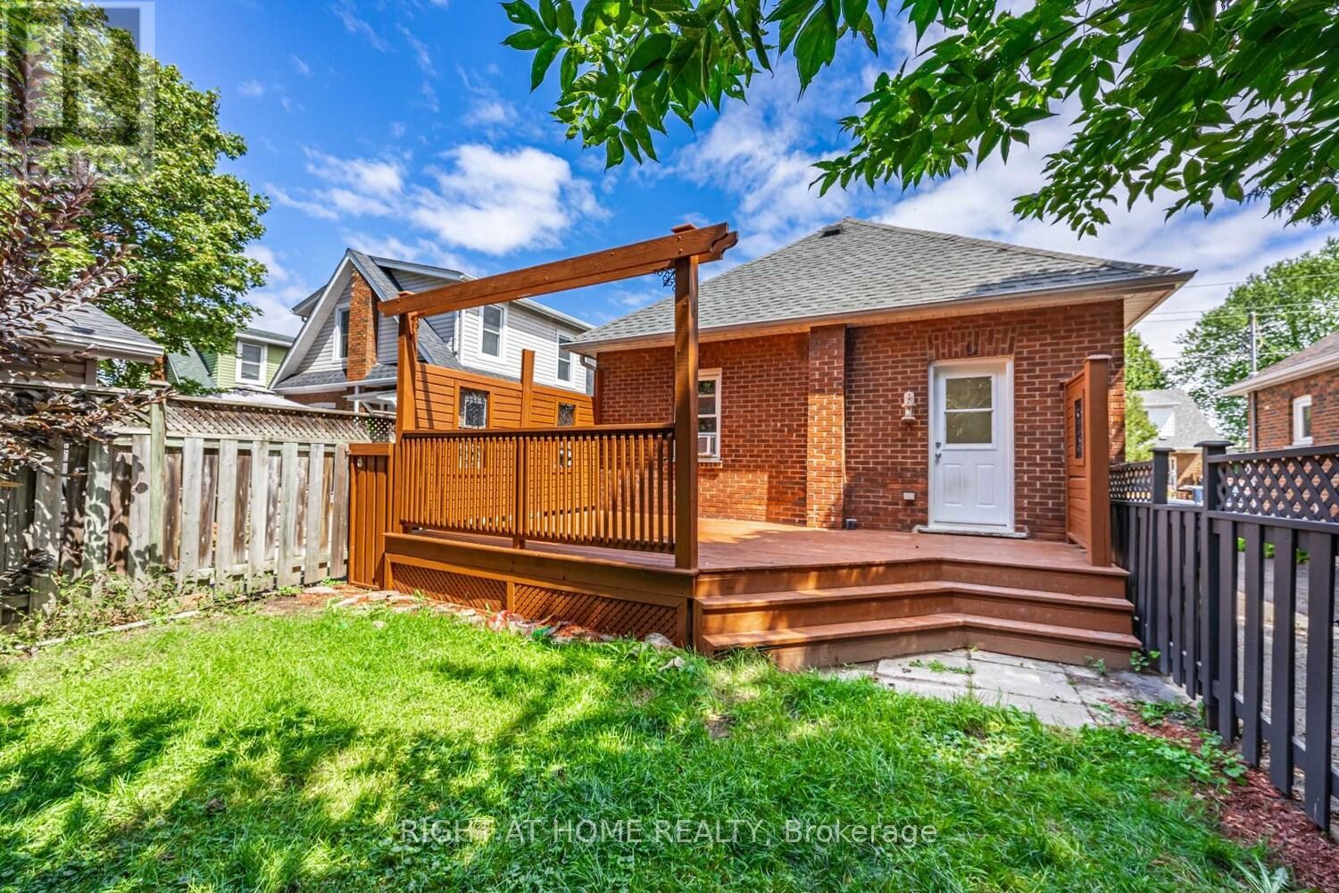 












390 JARVIS STREET

,
Oshawa (O'Neill),




Ontario
L1G5L2

