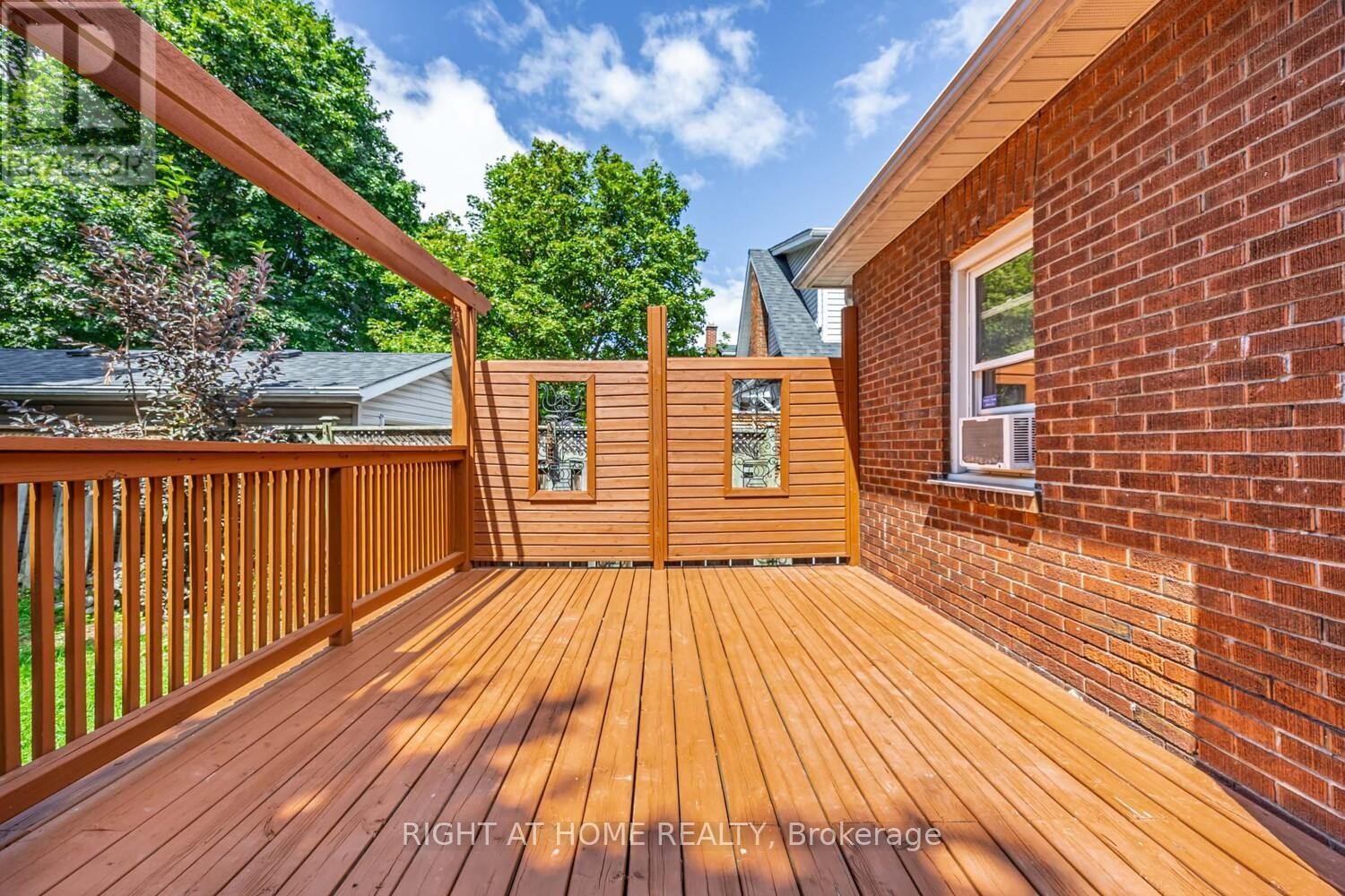 












390 JARVIS STREET

,
Oshawa (O'Neill),




Ontario
L1G5L2

