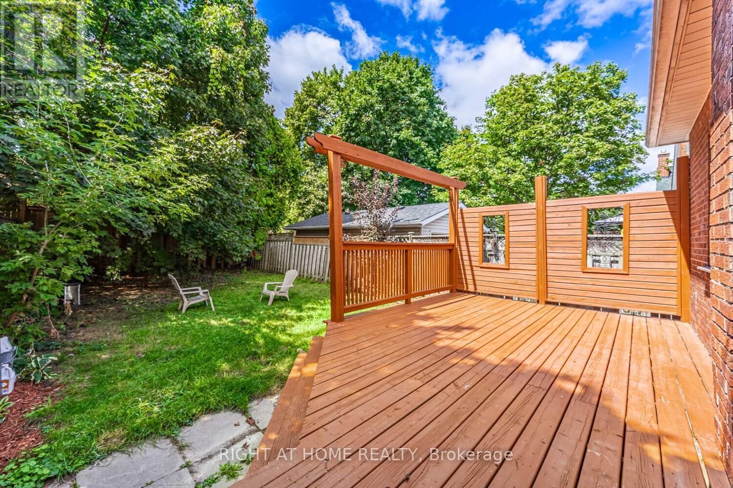 












390 JARVIS STREET

,
Oshawa (O'Neill),




Ontario
L1G5L2

