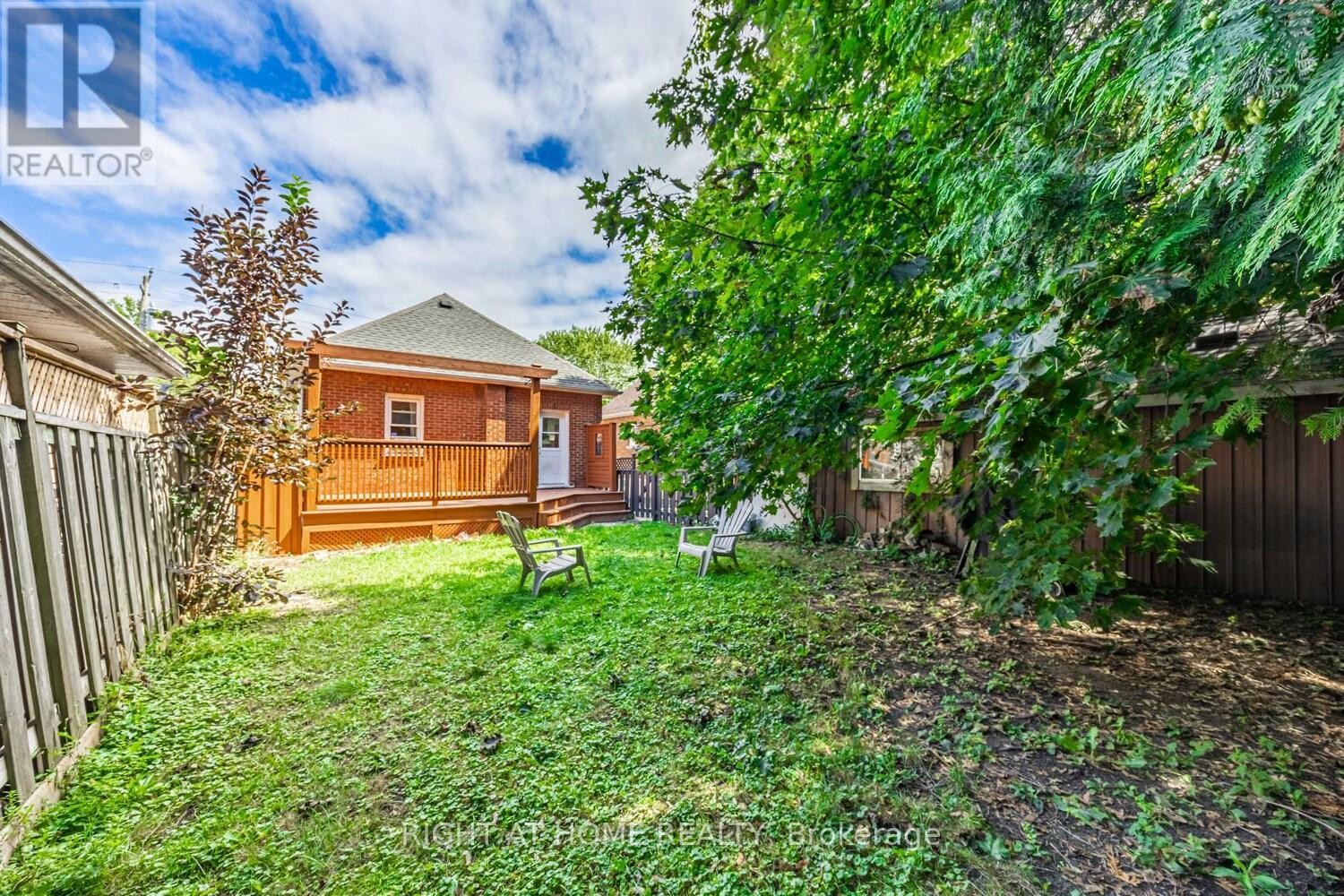 












390 JARVIS STREET

,
Oshawa (O'Neill),




Ontario
L1G5L2

