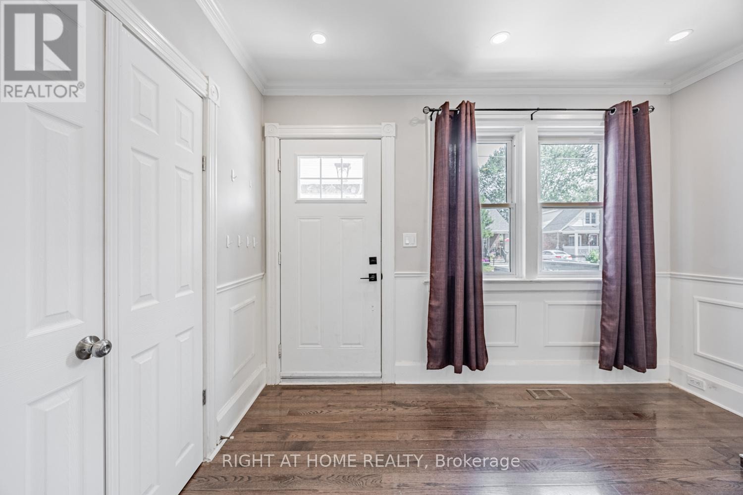 












390 JARVIS STREET

,
Oshawa (O'Neill),




Ontario
L1G5L2

