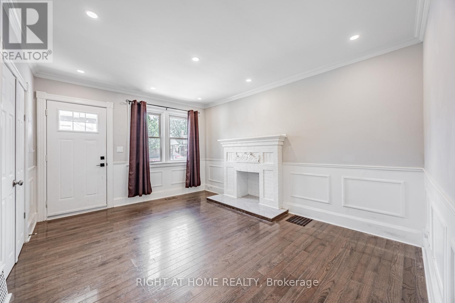 












390 JARVIS STREET

,
Oshawa (O'Neill),




Ontario
L1G5L2


