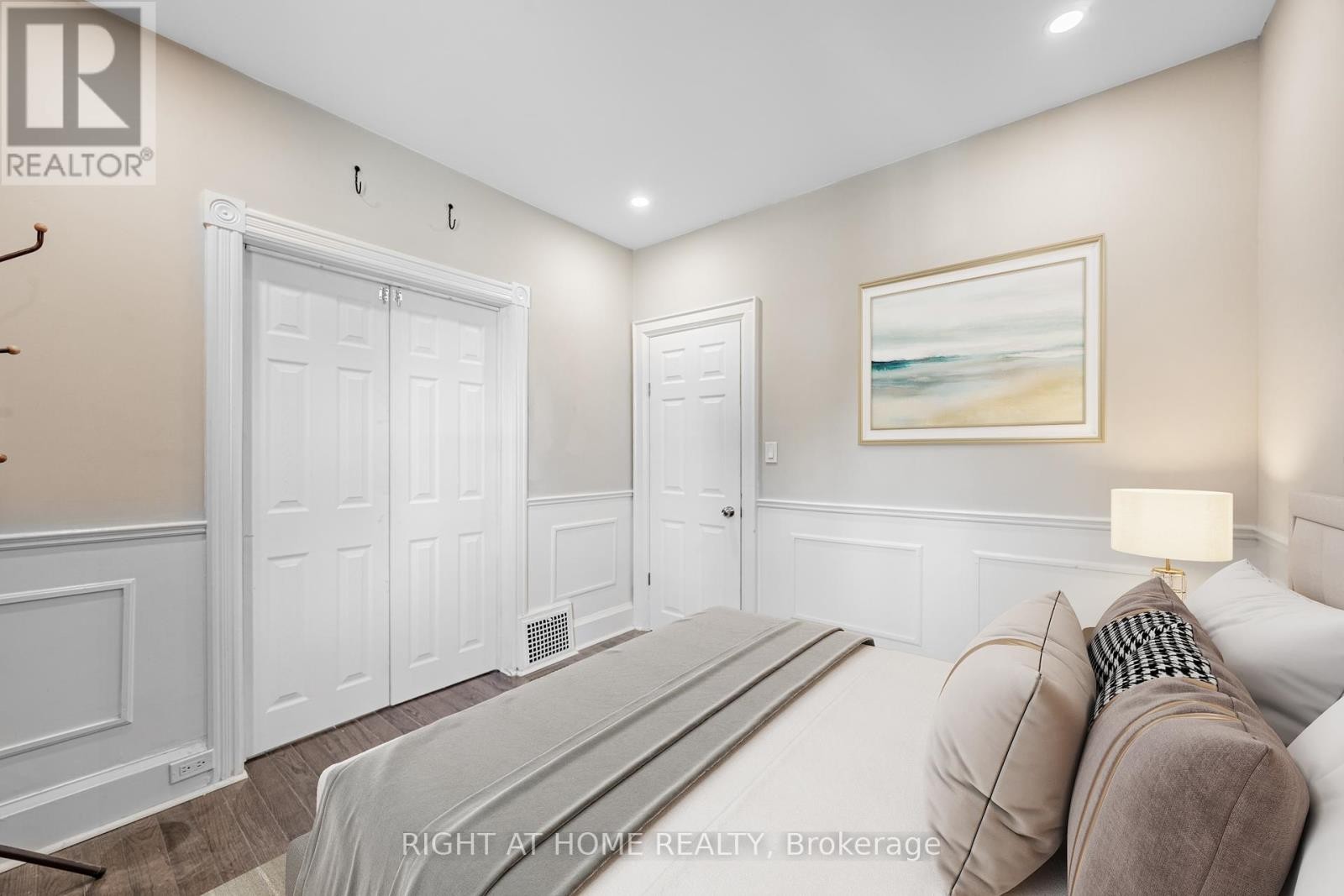 












390 JARVIS STREET

,
Oshawa (O'Neill),




Ontario
L1G5L2


