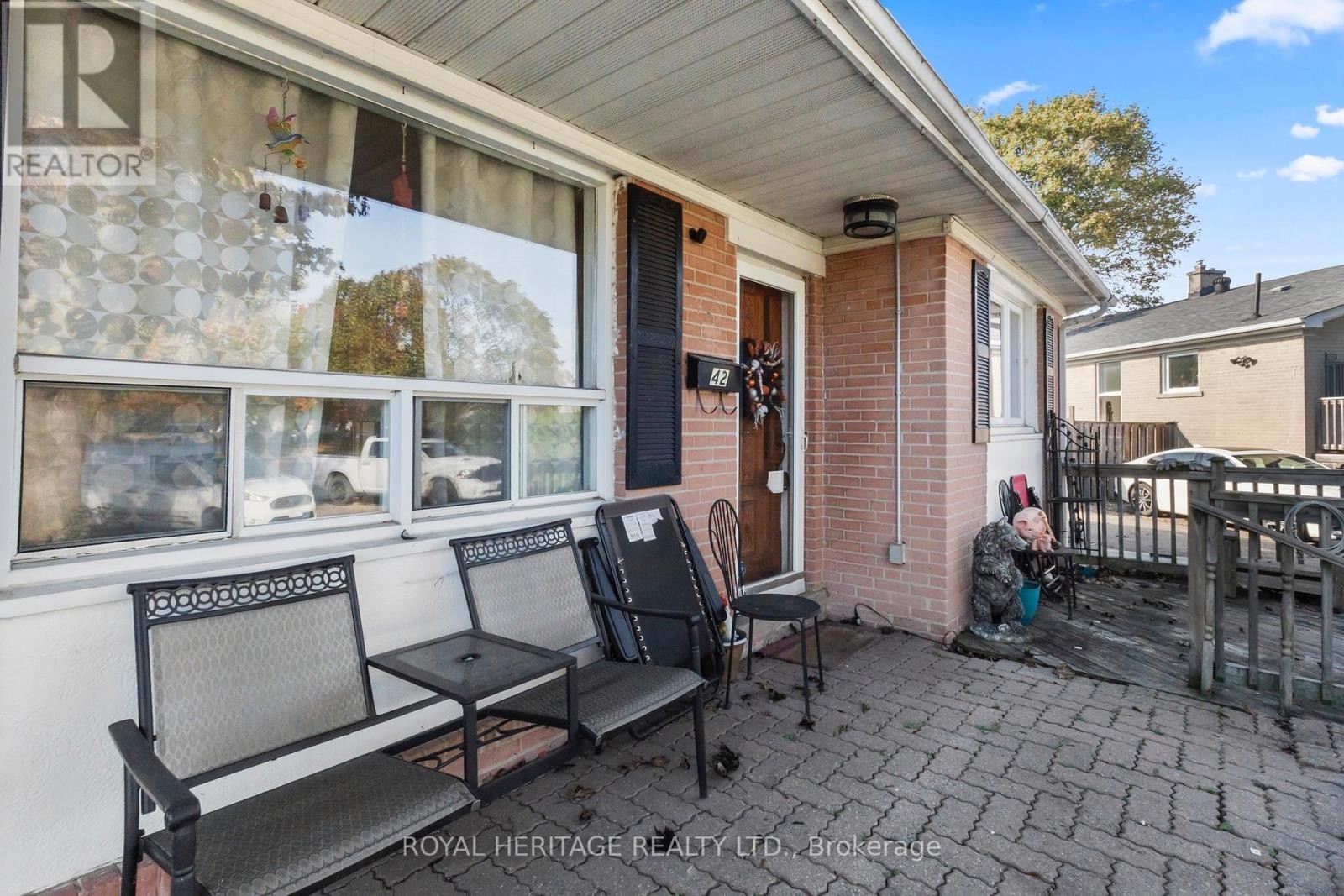 












42 BILLINGSGATE CRESCENT

,
Ajax (South East),




Ontario
L1S2R8

