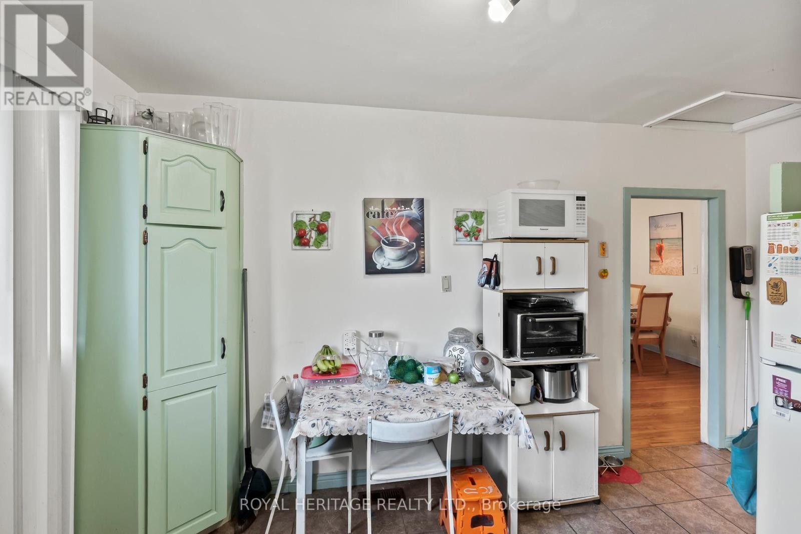 












42 BILLINGSGATE CRESCENT

,
Ajax (South East),




Ontario
L1S2R8

