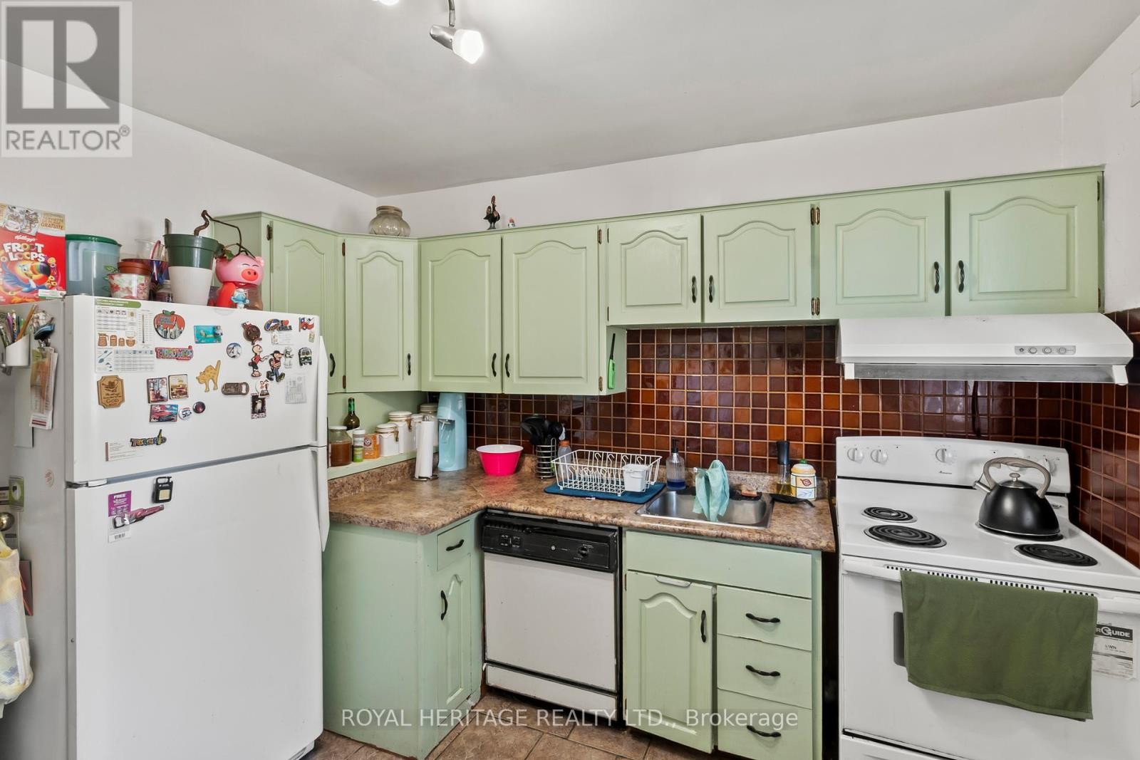 












42 BILLINGSGATE CRESCENT

,
Ajax (South East),




Ontario
L1S2R8

