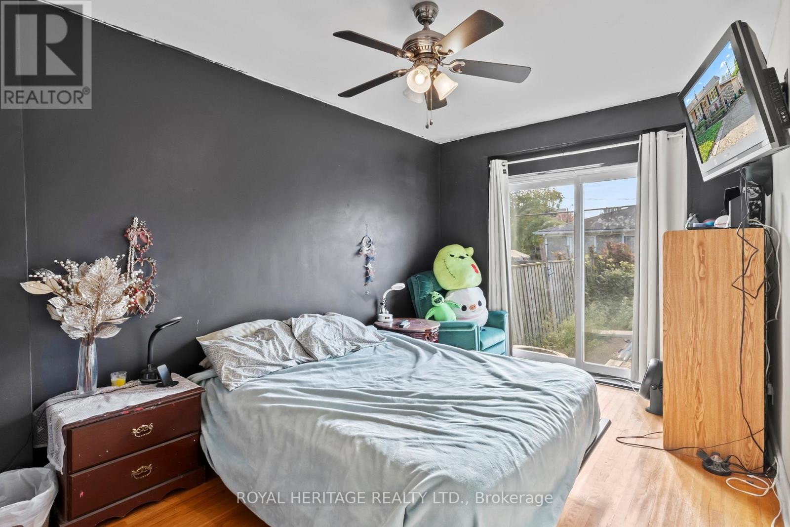












42 BILLINGSGATE CRESCENT

,
Ajax (South East),




Ontario
L1S2R8

