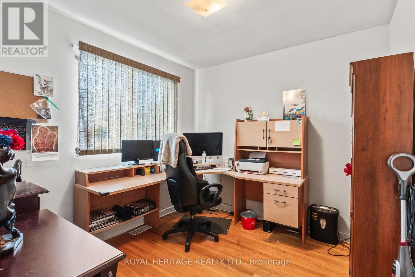 












42 BILLINGSGATE CRESCENT

,
Ajax (South East),




Ontario
L1S2R8

