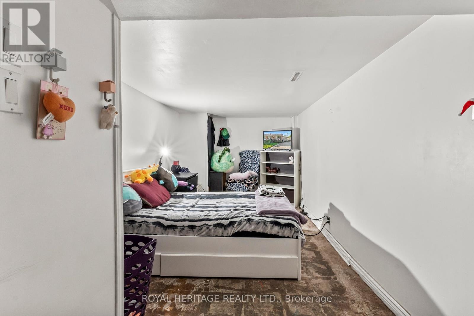 












42 BILLINGSGATE CRESCENT

,
Ajax (South East),




Ontario
L1S2R8

