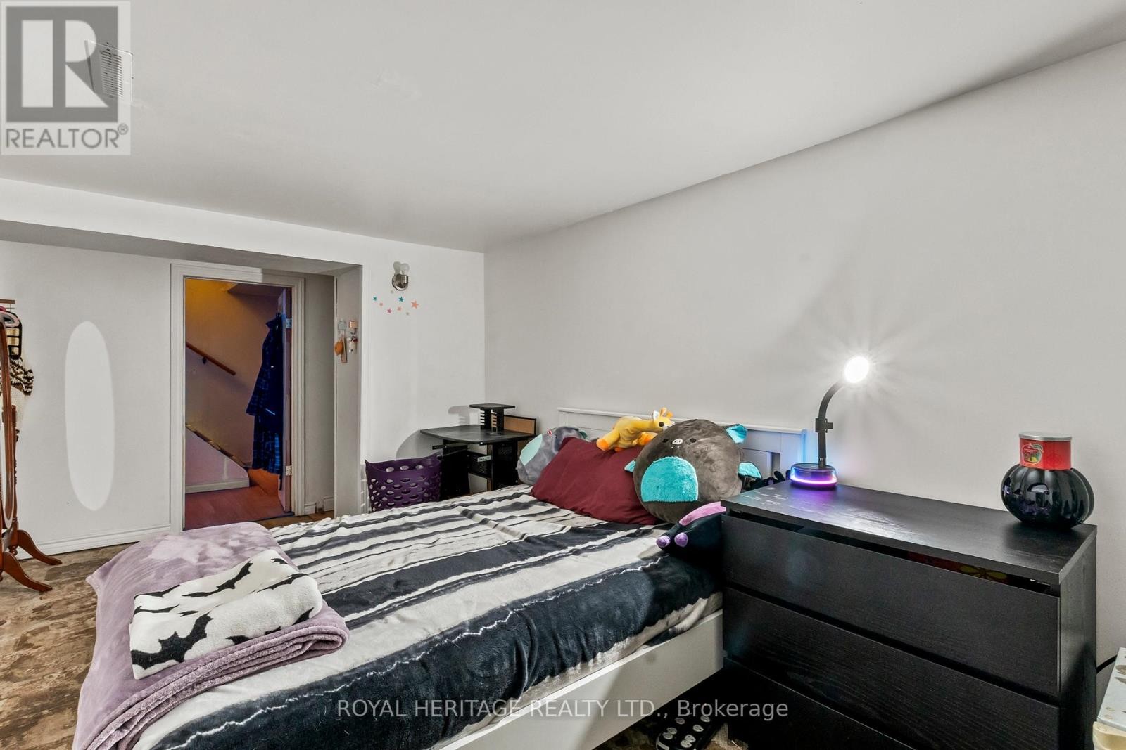 












42 BILLINGSGATE CRESCENT

,
Ajax (South East),




Ontario
L1S2R8


