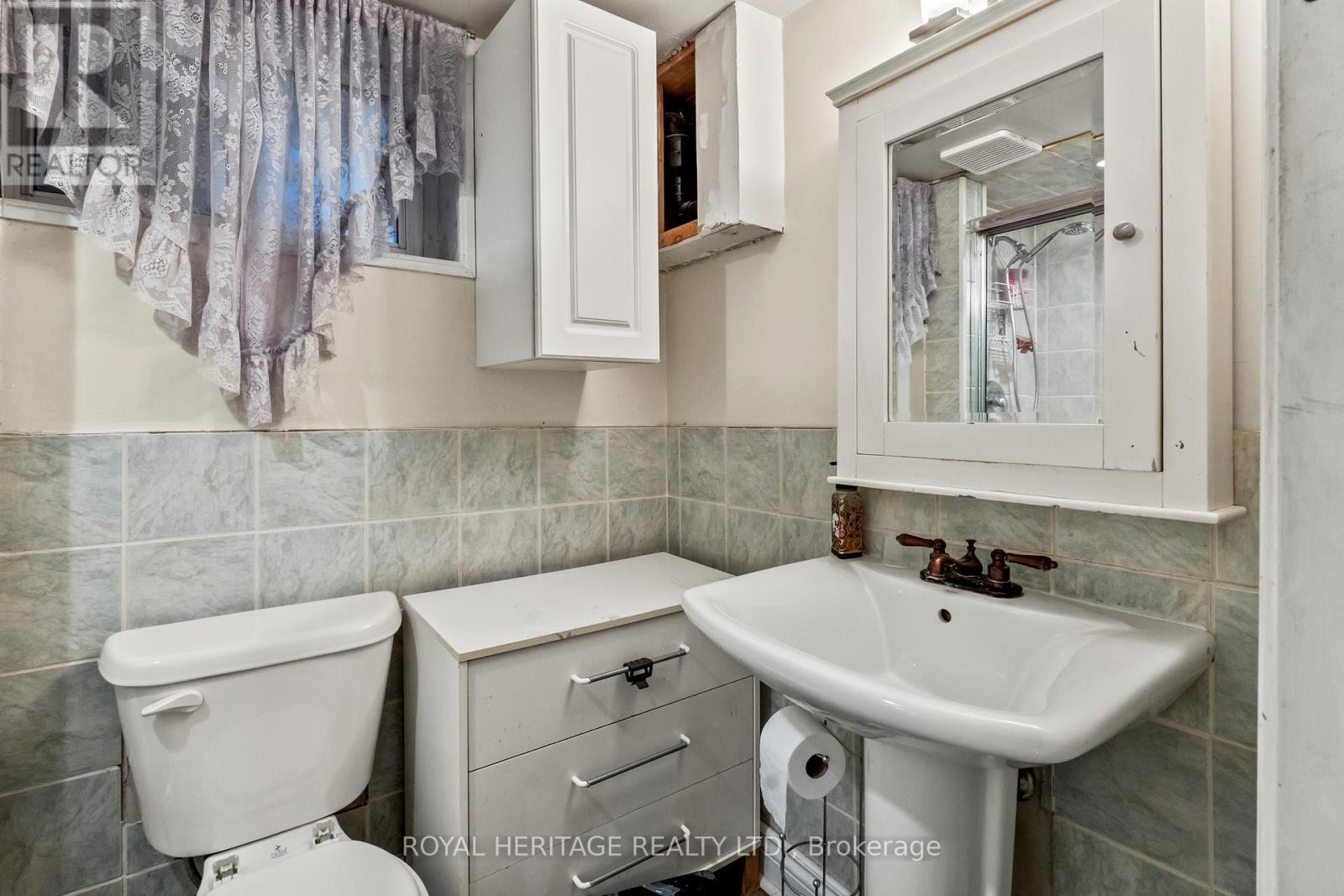 












42 BILLINGSGATE CRESCENT

,
Ajax (South East),




Ontario
L1S2R8

