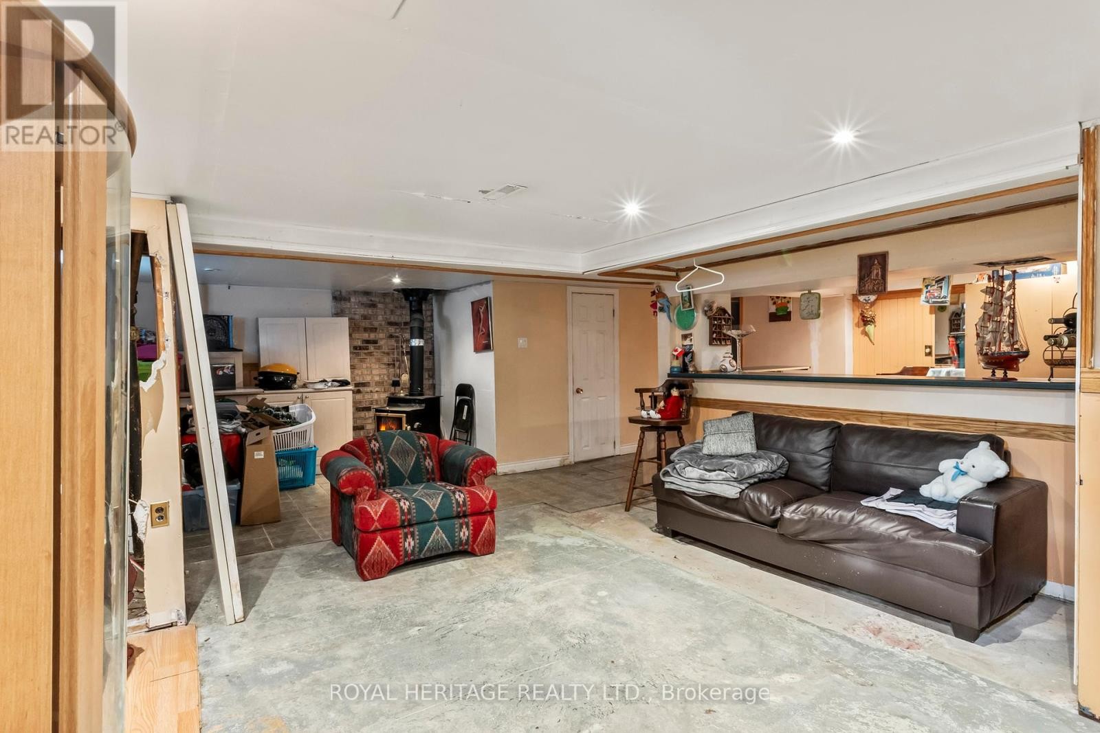 












42 BILLINGSGATE CRESCENT

,
Ajax (South East),




Ontario
L1S2R8


