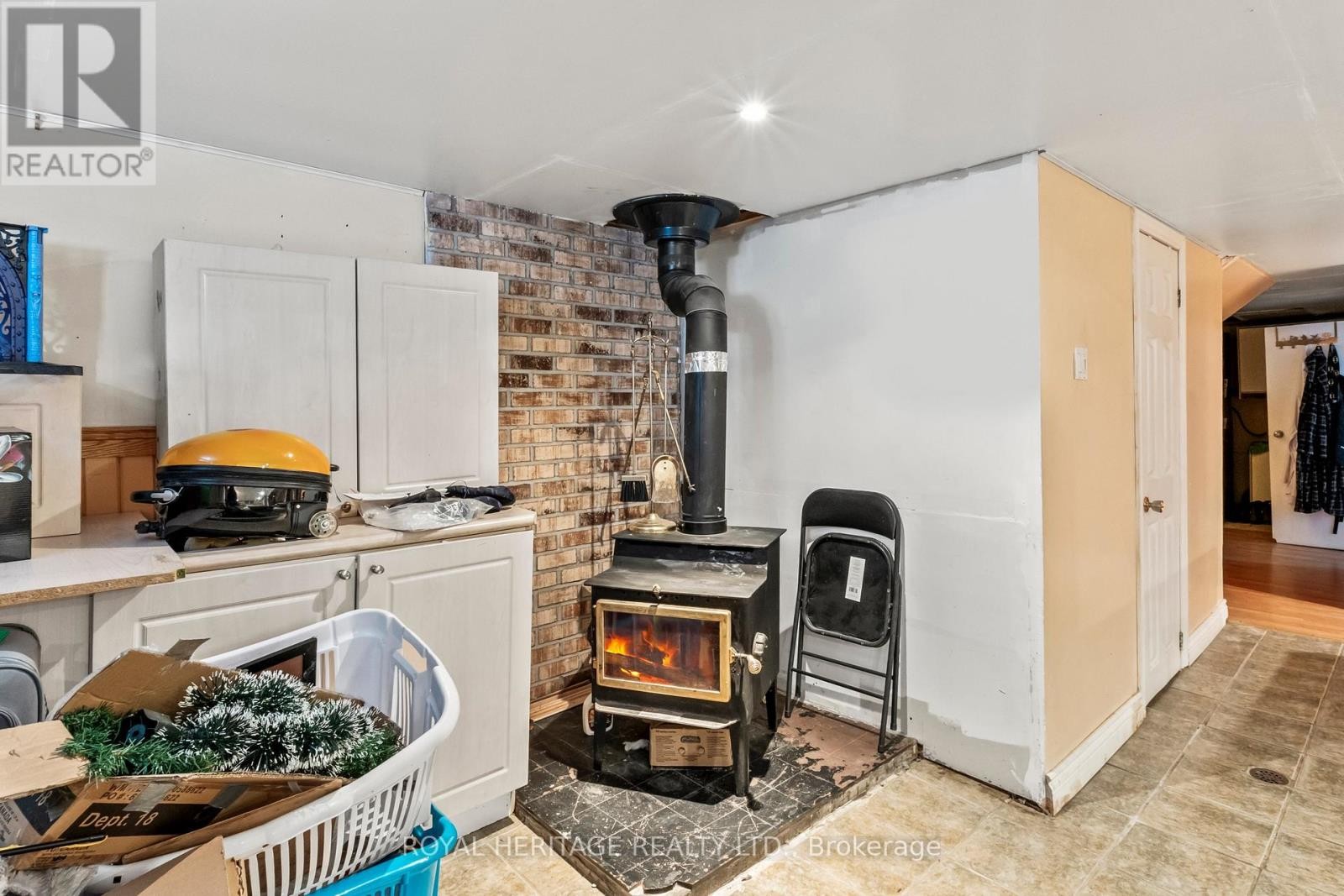 












42 BILLINGSGATE CRESCENT

,
Ajax (South East),




Ontario
L1S2R8

