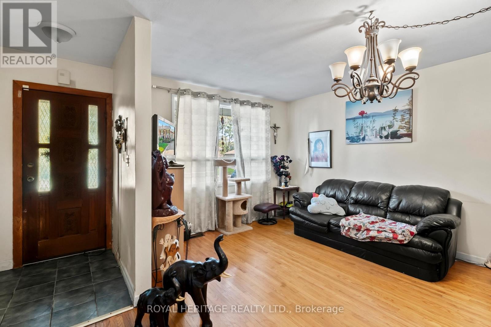 












42 BILLINGSGATE CRESCENT

,
Ajax (South East),




Ontario
L1S2R8

