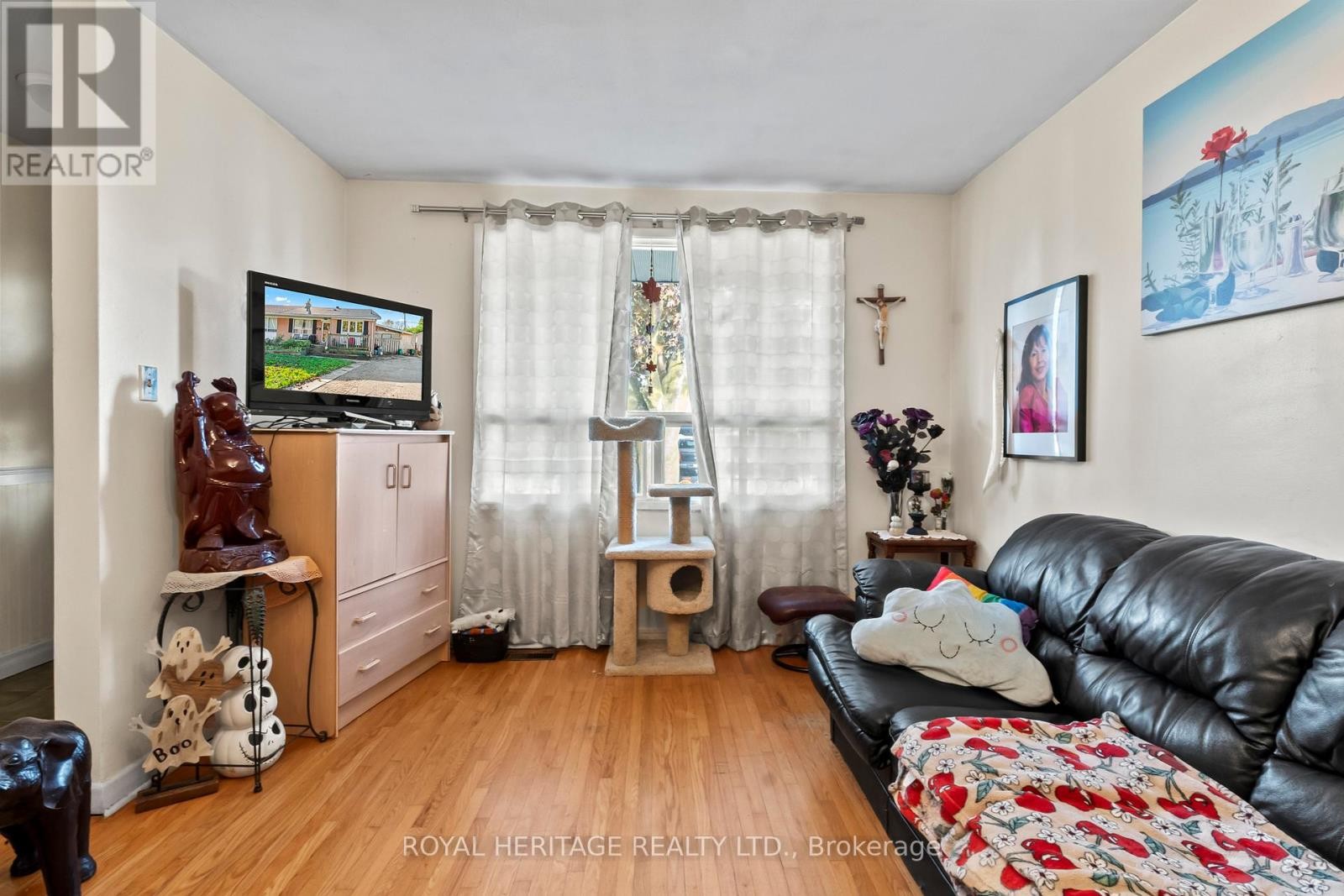 












42 BILLINGSGATE CRESCENT

,
Ajax (South East),




Ontario
L1S2R8

