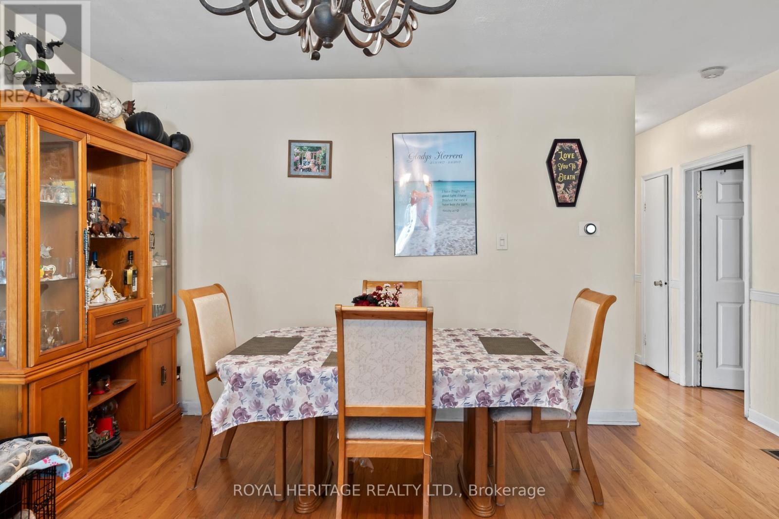 












42 BILLINGSGATE CRESCENT

,
Ajax (South East),




Ontario
L1S2R8


