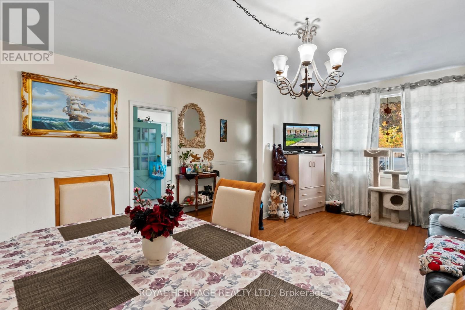 












42 BILLINGSGATE CRESCENT

,
Ajax (South East),




Ontario
L1S2R8

