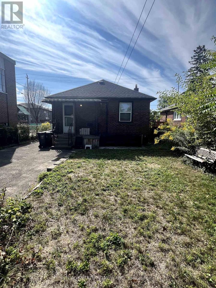 












322 COSBURN AVENUE

,
Toronto (East York),




Ontario
M4J2M9

