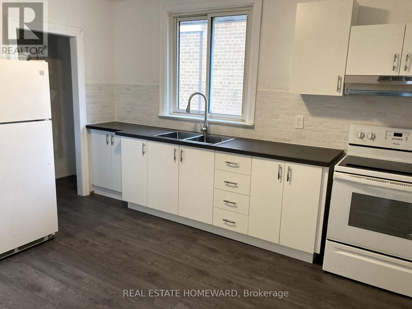 












322 COSBURN AVENUE

,
Toronto (East York),




Ontario
M4J2M9

