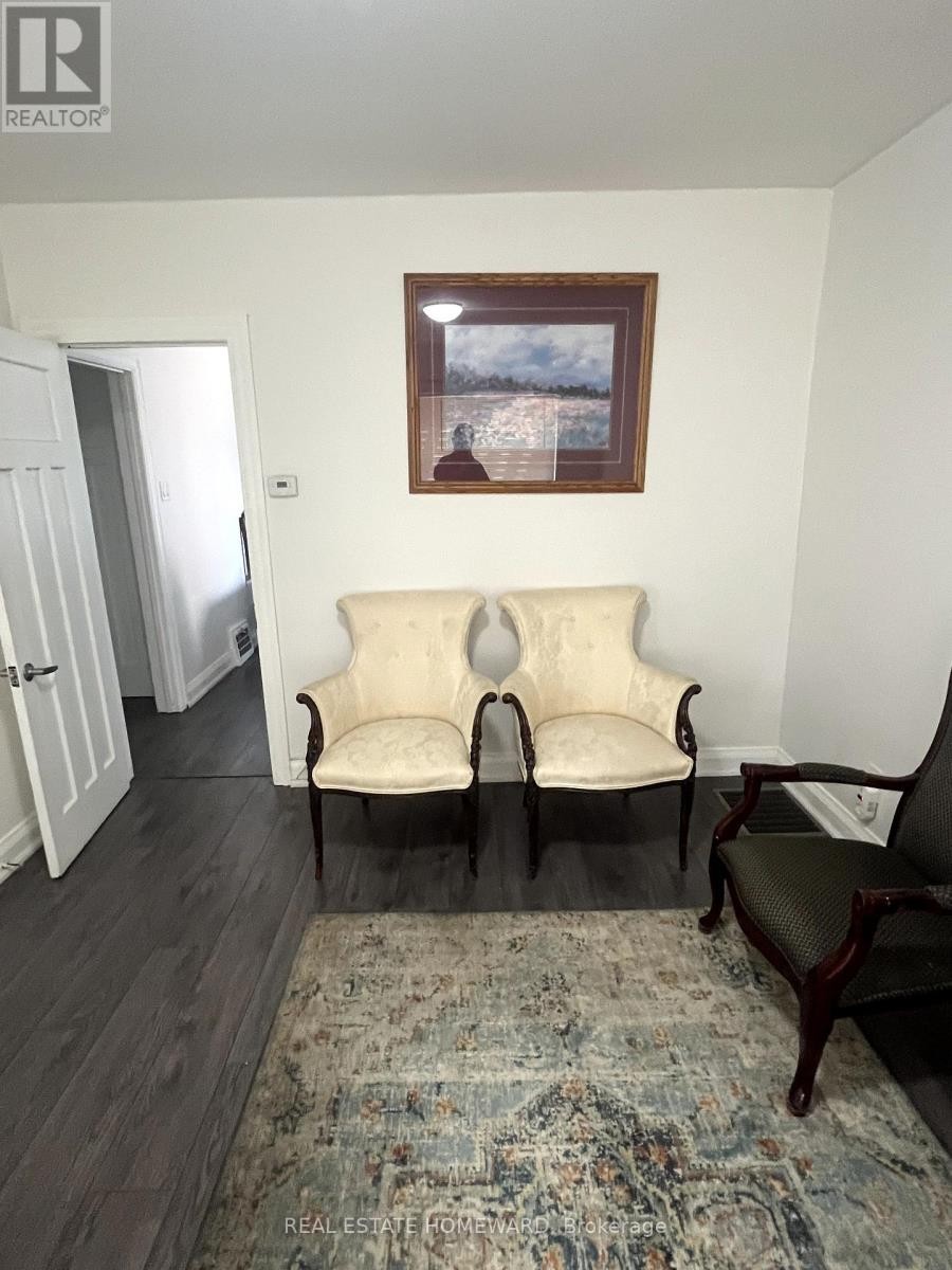 












322 COSBURN AVENUE

,
Toronto (East York),




Ontario
M4J2M9

