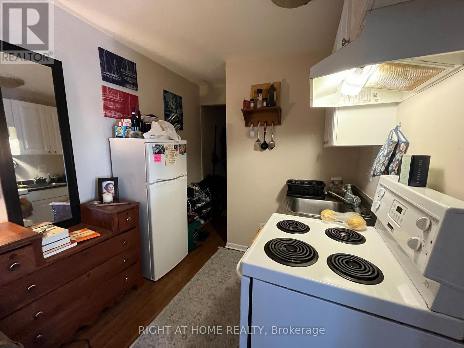 












203 - 27 HAMILTON STREET

,
Toronto (South Riverdale),




Ontario
M4M2C6

