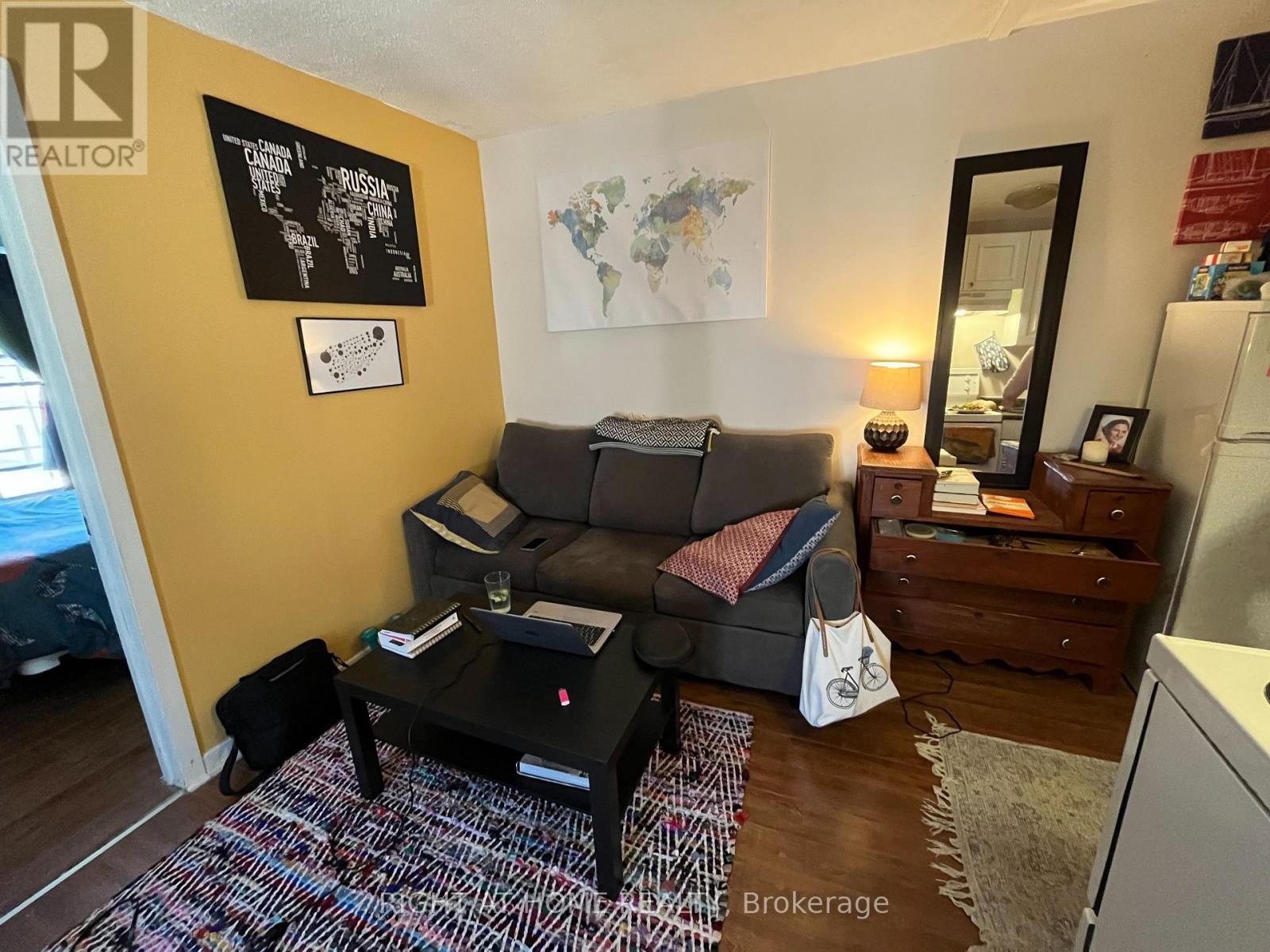 












203 - 27 HAMILTON STREET

,
Toronto (South Riverdale),




Ontario
M4M2C6


