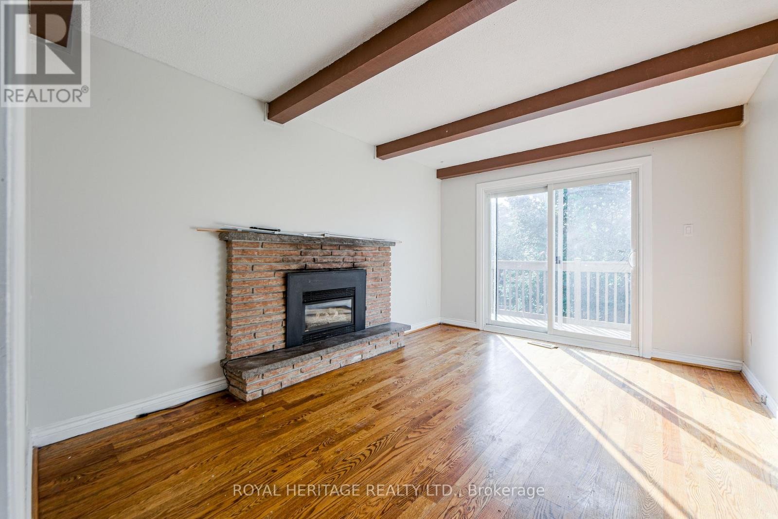 












586 CREEKVIEW CIRCLE

,
Pickering (West Shore),




Ontario
L1W3E4

