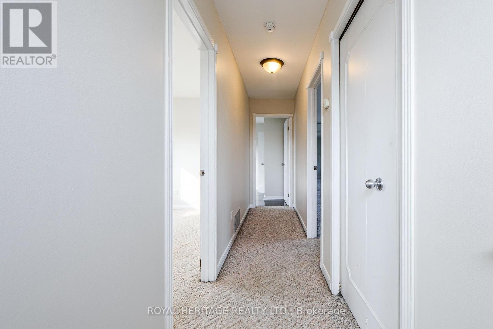 












586 CREEKVIEW CIRCLE

,
Pickering (West Shore),




Ontario
L1W3E4

